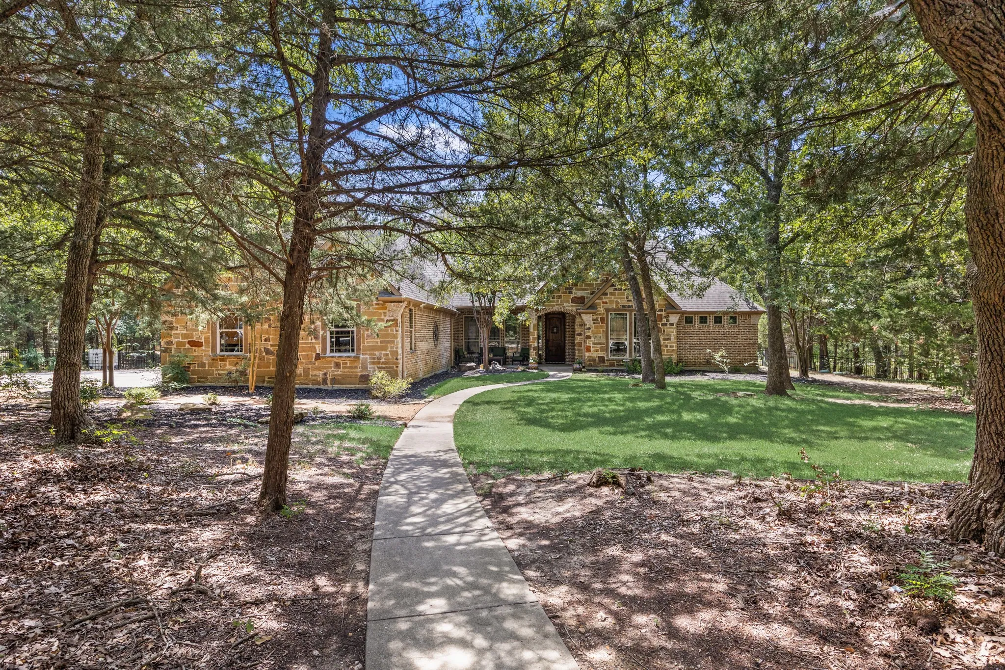 Single Family Residence For Sale in Hunt County , 5904 County Road 2516, Royse City, Texas 75189, 4 Bedroom, 4 Bathroom, 3 Garage spaces, 3,444 Sqft, built in 2007, mls#21345724, Real Estate Agent in Royse City, Homes For Sale in Hunt county, Homes For Sale in Royse City, Realtor in Royse City Texas, Real Estate Brokerage Independent Realty Texas, Luminita Cordes Realtor