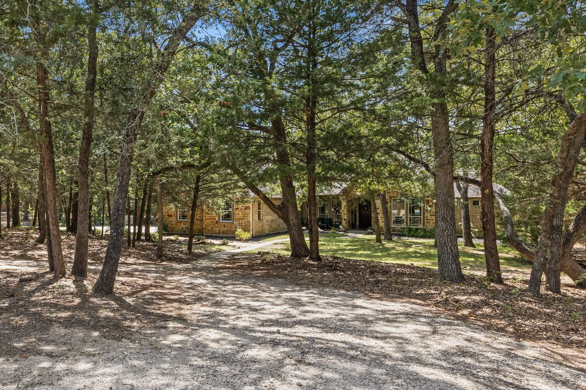 Small circle drive among the trees