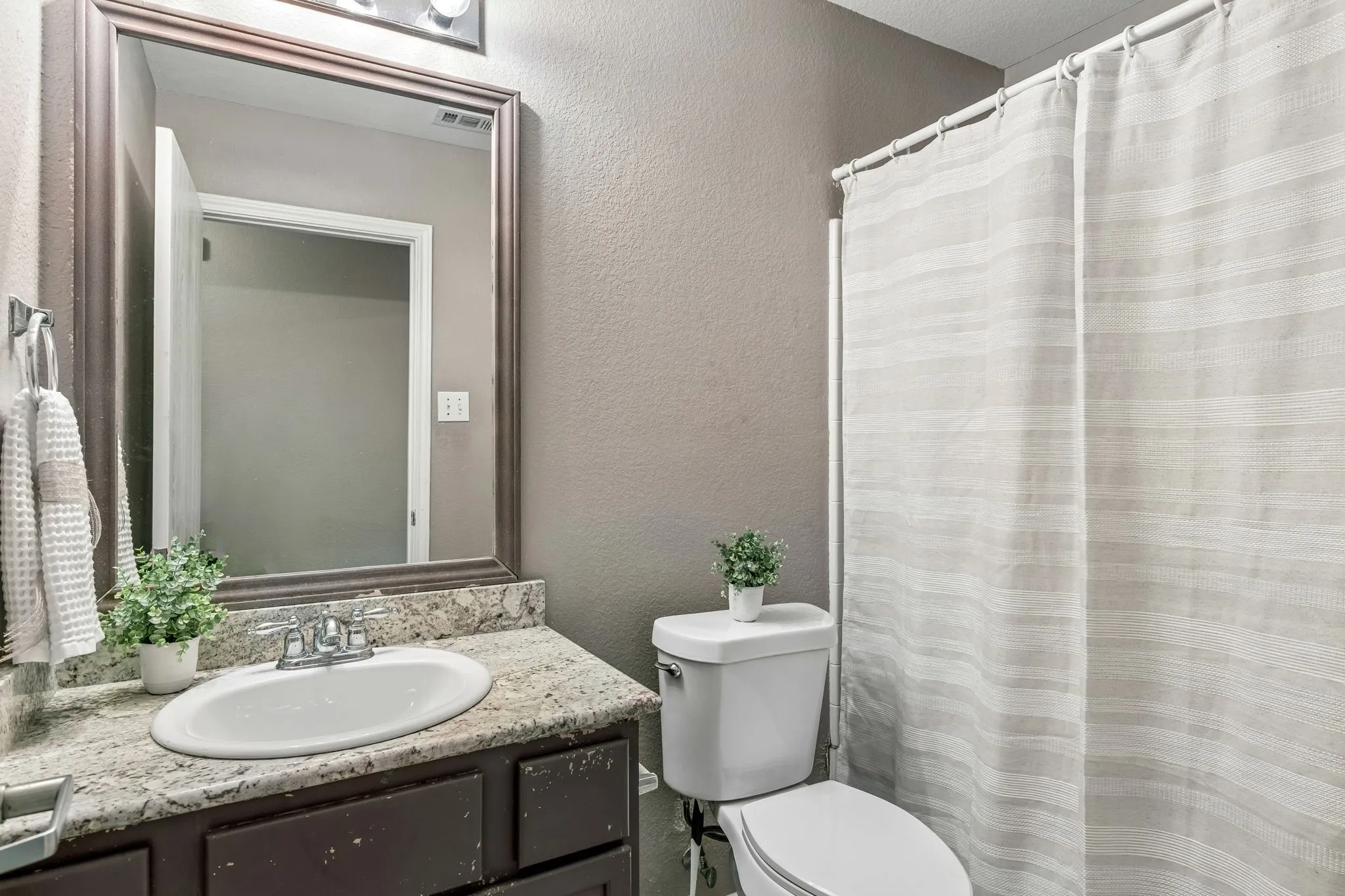 Single Family Residence For Sale in Collin County , 3613 Truman Street, Mc Kinney, Texas 75071, 3 Bedroom, 2 Bathroom, 2 Garage spaces, 1,787 Sqft, built in 2004, mls#21346048, Real Estate Agent in Mc Kinney, Homes For Sale in Collin county, Homes For Sale in Mc Kinney, Realtor in Mc Kinney Texas, Real Estate Brokerage Independent Realty Texas, Luminita Cordes Realtor
