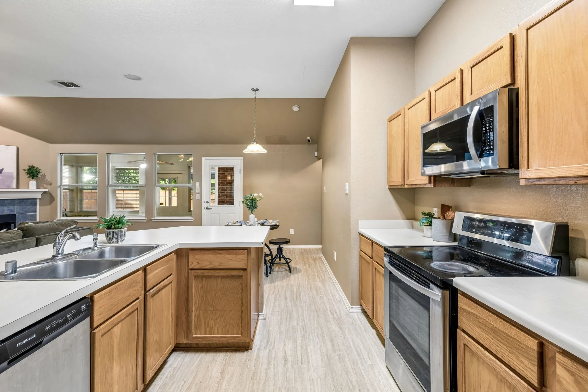 Single Family Residence For Sale in Collin County , 3613 Truman Street, Mc Kinney, Texas 75071, 3 Bedroom, 2 Bathroom, 2 Garage spaces, 1,787 Sqft, built in 2004, mls#21346048, Real Estate Agent in Mc Kinney, Homes For Sale in Collin county, Homes For Sale in Mc Kinney, Realtor in Mc Kinney Texas, Real Estate Brokerage Independent Realty Texas, Luminita Cordes Realtor