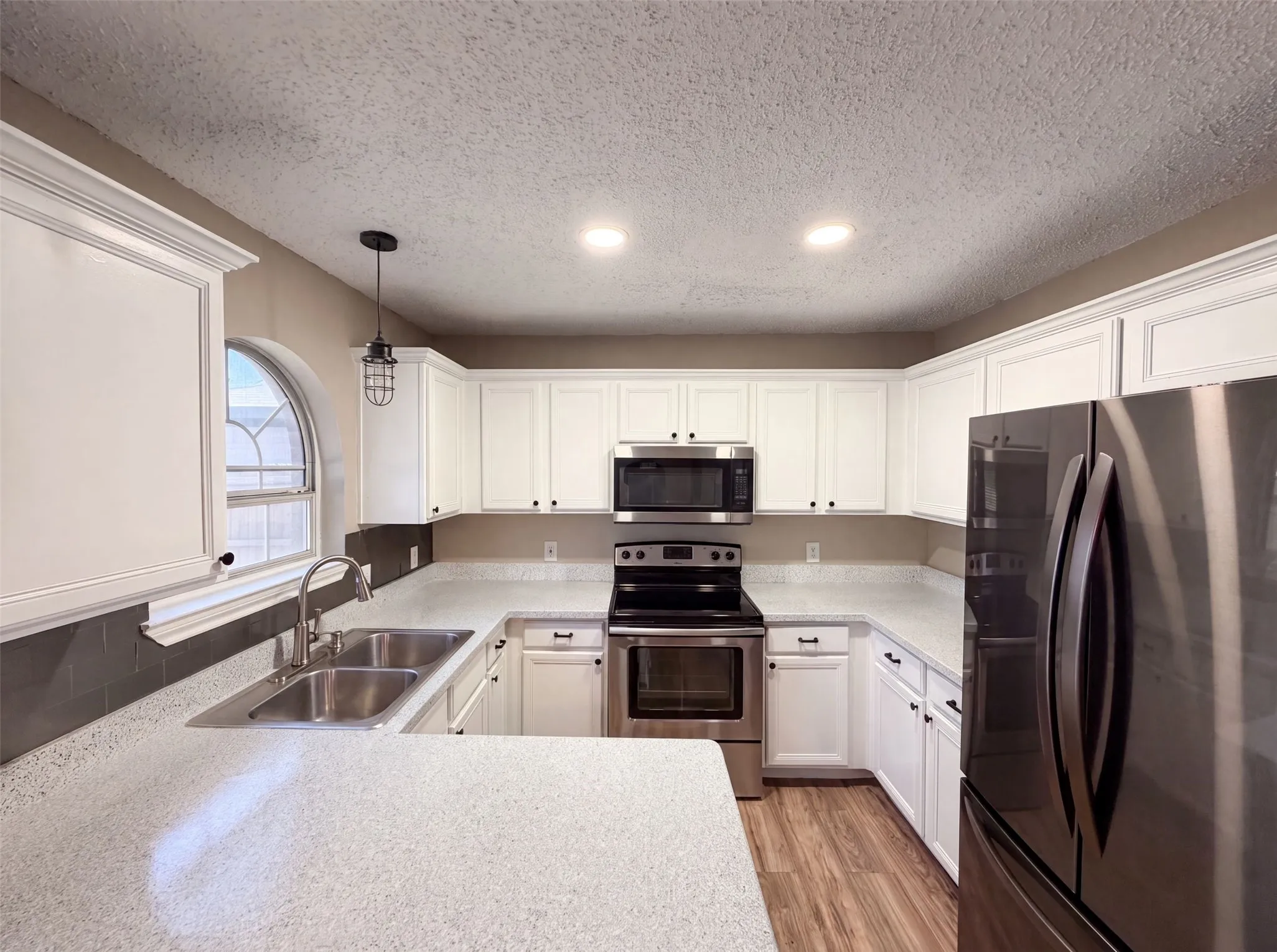 Single Family Residence For Sale in Tarrant County , 6604 N Chesterfield Drive, Fort Worth, Texas 76179, 3 Bedroom, 2 Bathroom, 2 Garage spaces, 1,356 Sqft, built in 1995, mls#21346145, Real Estate Agent in Fort Worth, Homes For Sale in Tarrant county, Homes For Sale in Fort Worth, Realtor in Fort Worth Texas, Real Estate Brokerage Independent Realty Texas, Luminita Cordes Realtor