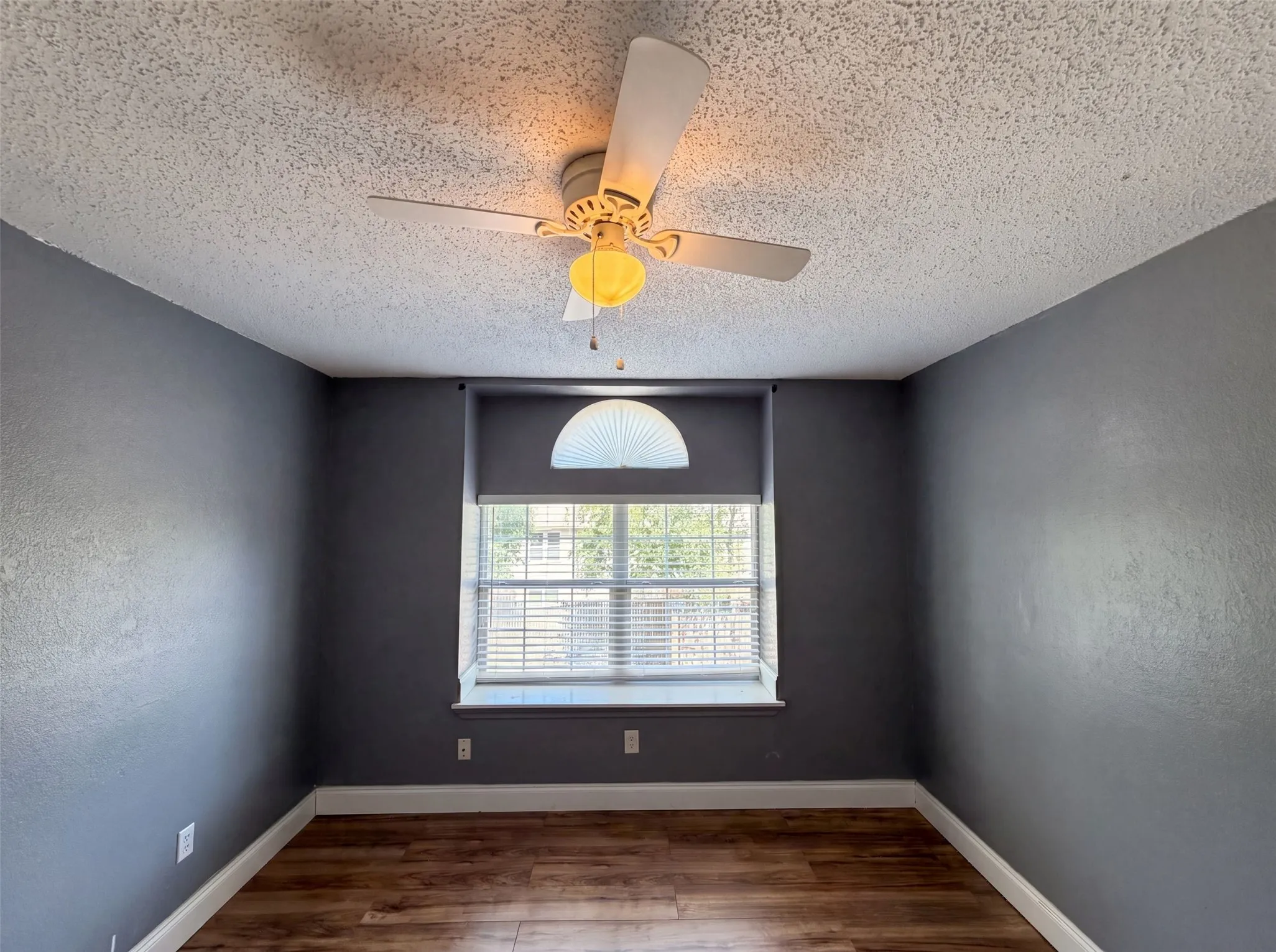 Single Family Residence For Sale in Tarrant County , 6604 N Chesterfield Drive, Fort Worth, Texas 76179, 3 Bedroom, 2 Bathroom, 2 Garage spaces, 1,356 Sqft, built in 1995, mls#21346145, Real Estate Agent in Fort Worth, Homes For Sale in Tarrant county, Homes For Sale in Fort Worth, Realtor in Fort Worth Texas, Real Estate Brokerage Independent Realty Texas, Luminita Cordes Realtor