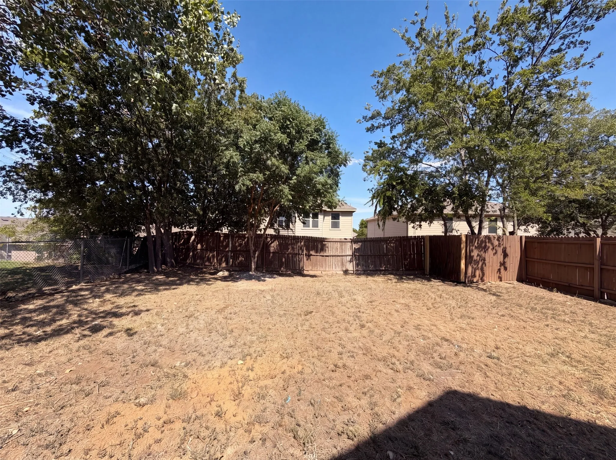 Single Family Residence For Sale in Tarrant County , 6604 N Chesterfield Drive, Fort Worth, Texas 76179, 3 Bedroom, 2 Bathroom, 2 Garage spaces, 1,356 Sqft, built in 1995, mls#21346145, Real Estate Agent in Fort Worth, Homes For Sale in Tarrant county, Homes For Sale in Fort Worth, Realtor in Fort Worth Texas, Real Estate Brokerage Independent Realty Texas, Luminita Cordes Realtor