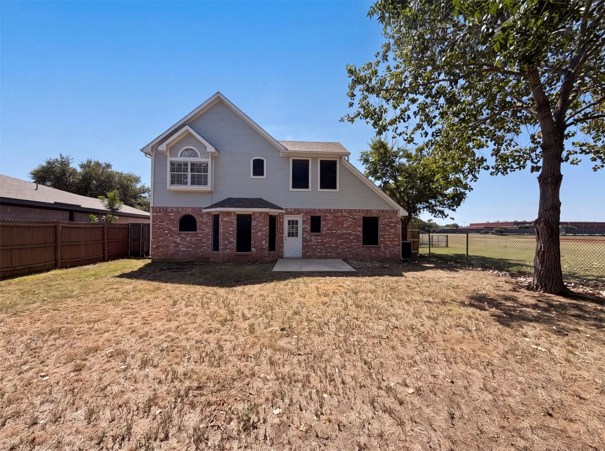 Single Family Residence For Sale in Tarrant County , 6604 N Chesterfield Drive, Fort Worth, Texas 76179, 3 Bedroom, 2 Bathroom, 2 Garage spaces, 1,356 Sqft, built in 1995, mls#21346145, Real Estate Agent in Fort Worth, Homes For Sale in Tarrant county, Homes For Sale in Fort Worth, Realtor in Fort Worth Texas, Real Estate Brokerage Independent Realty Texas, Luminita Cordes Realtor