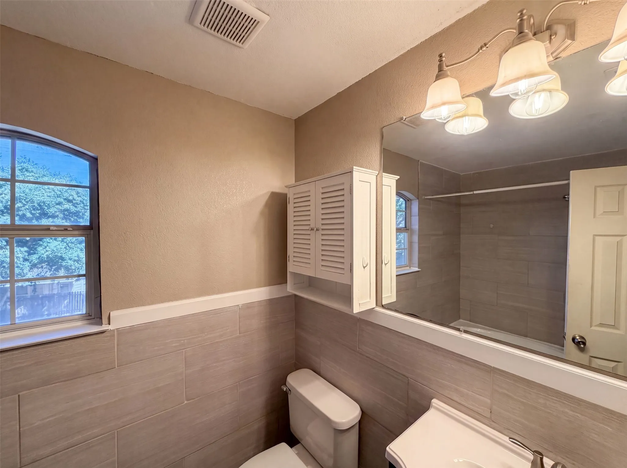 Single Family Residence For Sale in Tarrant County , 6604 N Chesterfield Drive, Fort Worth, Texas 76179, 3 Bedroom, 2 Bathroom, 2 Garage spaces, 1,356 Sqft, built in 1995, mls#21346145, Real Estate Agent in Fort Worth, Homes For Sale in Tarrant county, Homes For Sale in Fort Worth, Realtor in Fort Worth Texas, Real Estate Brokerage Independent Realty Texas, Luminita Cordes Realtor