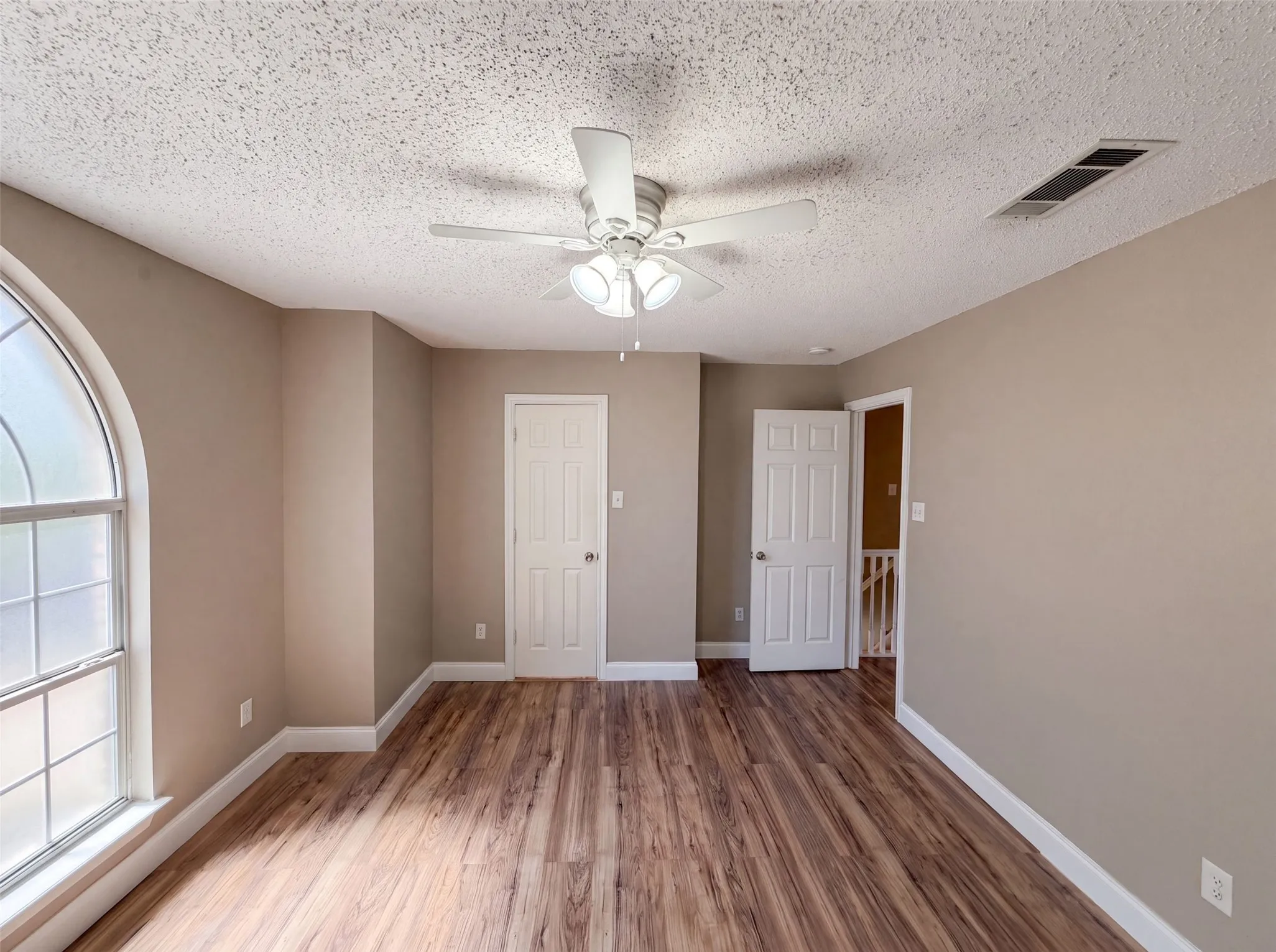 Single Family Residence For Sale in Tarrant County , 6604 N Chesterfield Drive, Fort Worth, Texas 76179, 3 Bedroom, 2 Bathroom, 2 Garage spaces, 1,356 Sqft, built in 1995, mls#21346145, Real Estate Agent in Fort Worth, Homes For Sale in Tarrant county, Homes For Sale in Fort Worth, Realtor in Fort Worth Texas, Real Estate Brokerage Independent Realty Texas, Luminita Cordes Realtor