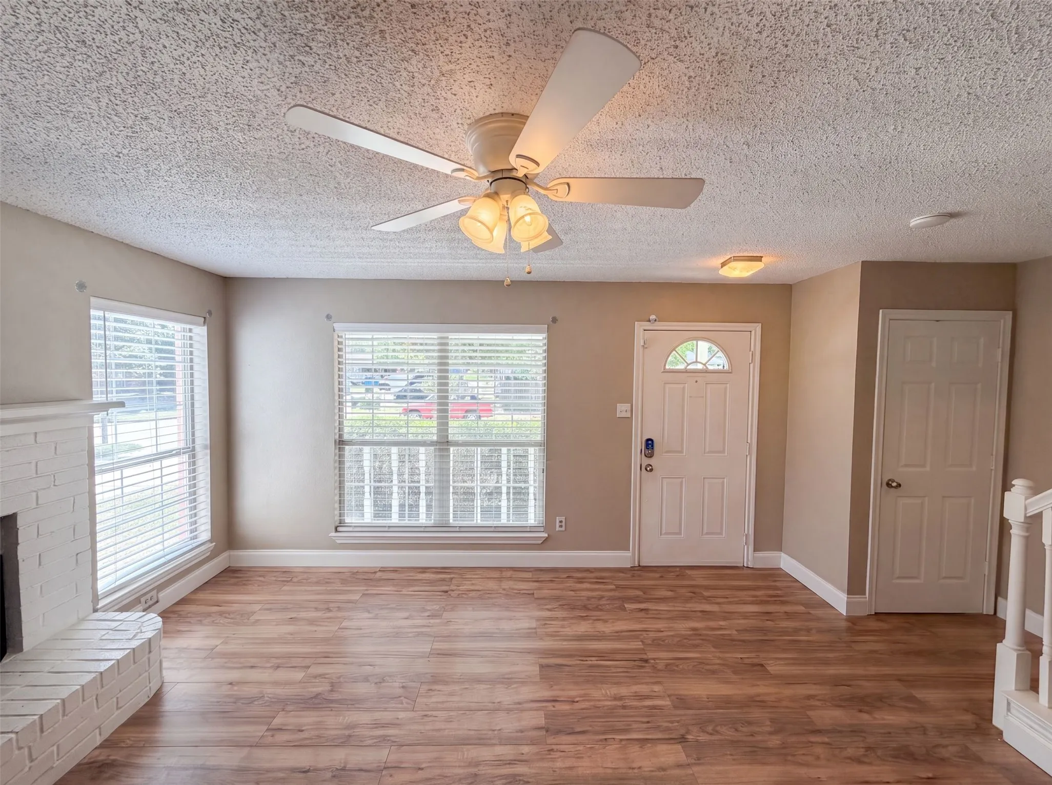 Single Family Residence For Sale in Tarrant County , 6604 N Chesterfield Drive, Fort Worth, Texas 76179, 3 Bedroom, 2 Bathroom, 2 Garage spaces, 1,356 Sqft, built in 1995, mls#21346145, Real Estate Agent in Fort Worth, Homes For Sale in Tarrant county, Homes For Sale in Fort Worth, Realtor in Fort Worth Texas, Real Estate Brokerage Independent Realty Texas, Luminita Cordes Realtor