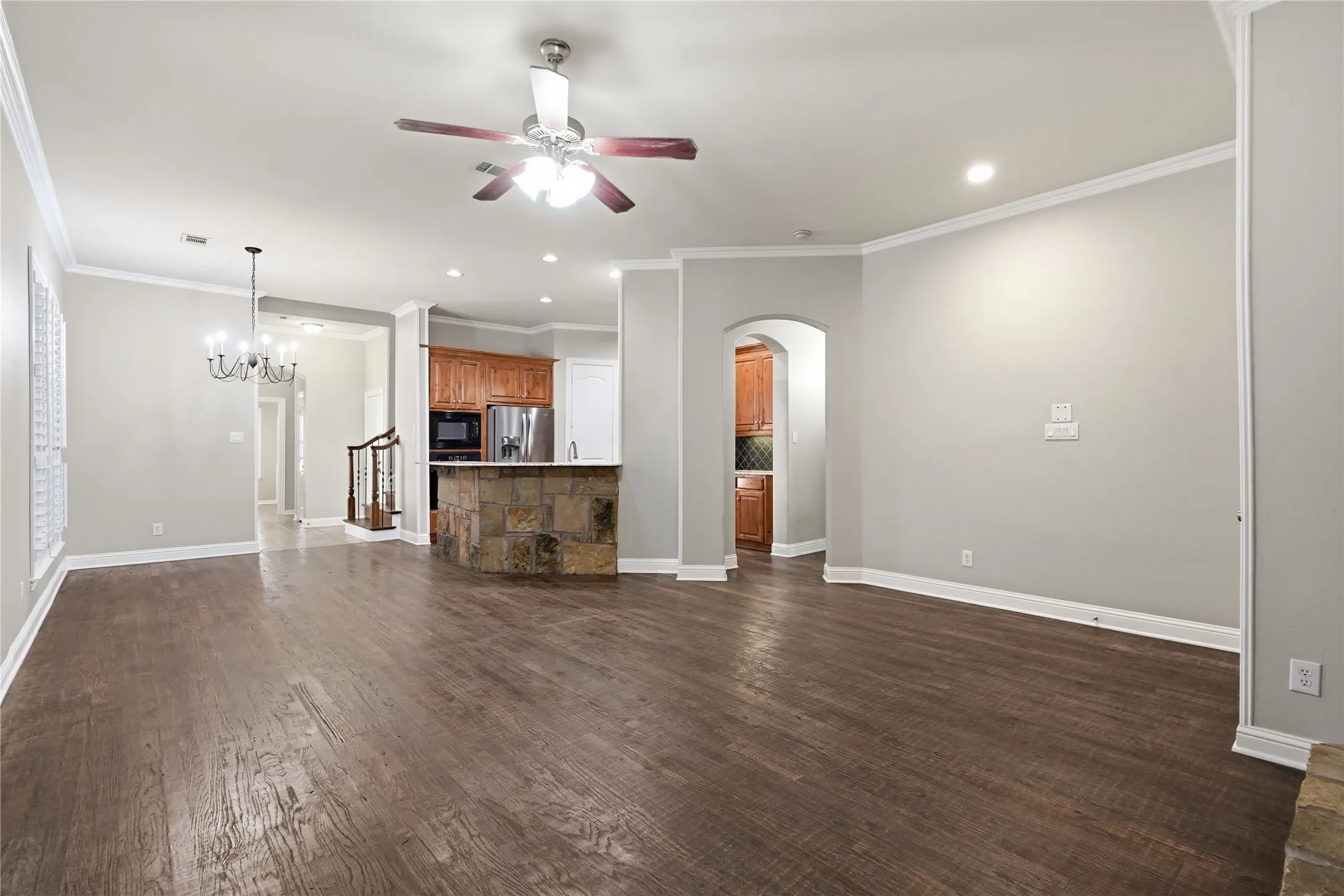Townhouse For Rent in Tarrant County , 1408 Hampton Road, Grapevine, Texas 76051, 3 Bedroom, 3 Bathroom, 2 Garage spaces, 1,934 Sqft, built in 2006, mls#21346124, Real Estate Agent in Grapevine, Homes For Rent in Tarrant county, Homes For Rent in Grapevine, Realtor in Grapevine Texas, Real Estate Brokerage Independent Realty Texas, Luminita Cordes Realtor