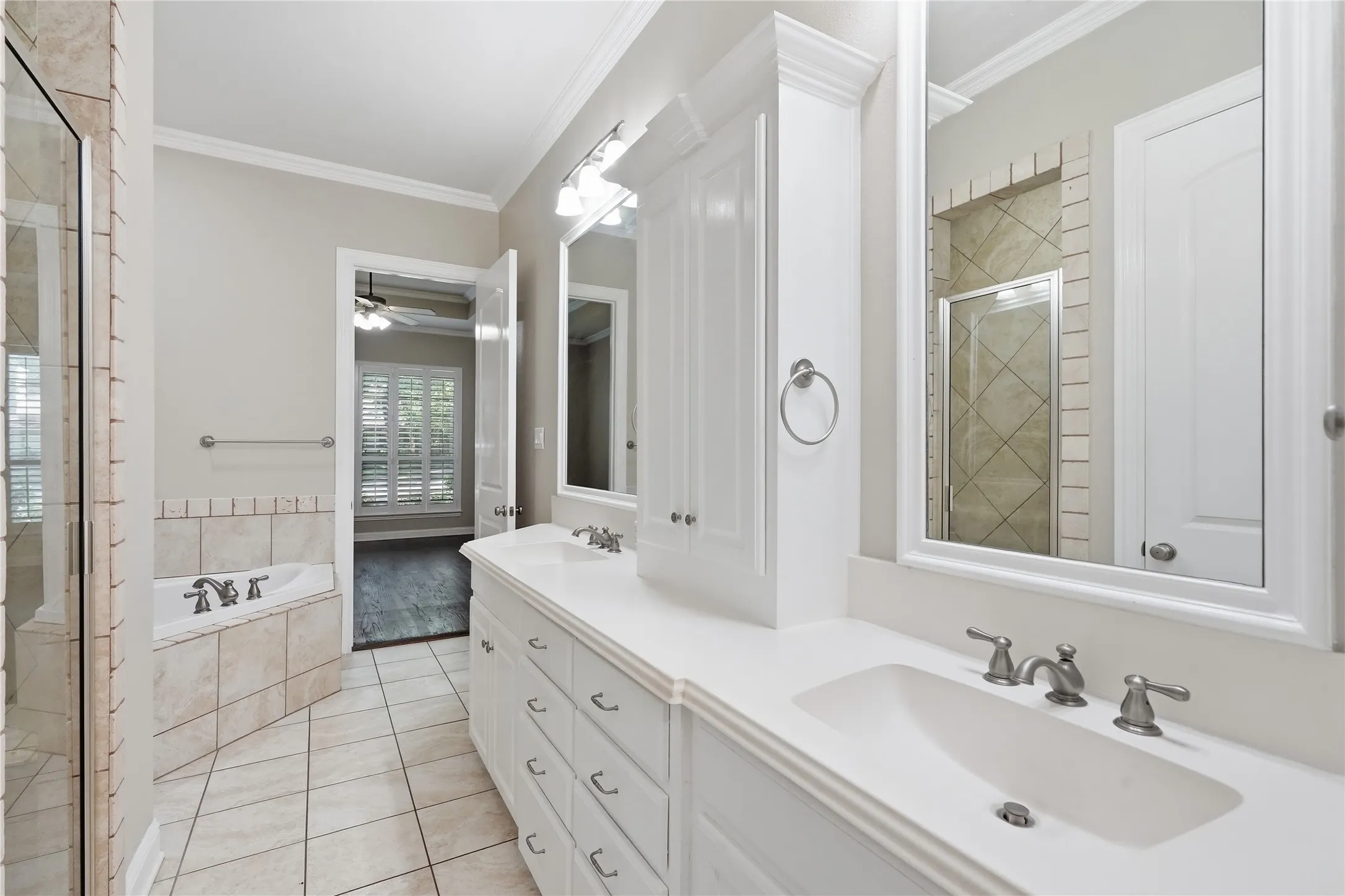 Townhouse For Rent in Tarrant County , 1408 Hampton Road, Grapevine, Texas 76051, 3 Bedroom, 3 Bathroom, 2 Garage spaces, 1,934 Sqft, built in 2006, mls#21346124, Real Estate Agent in Grapevine, Homes For Rent in Tarrant county, Homes For Rent in Grapevine, Realtor in Grapevine Texas, Real Estate Brokerage Independent Realty Texas, Luminita Cordes Realtor