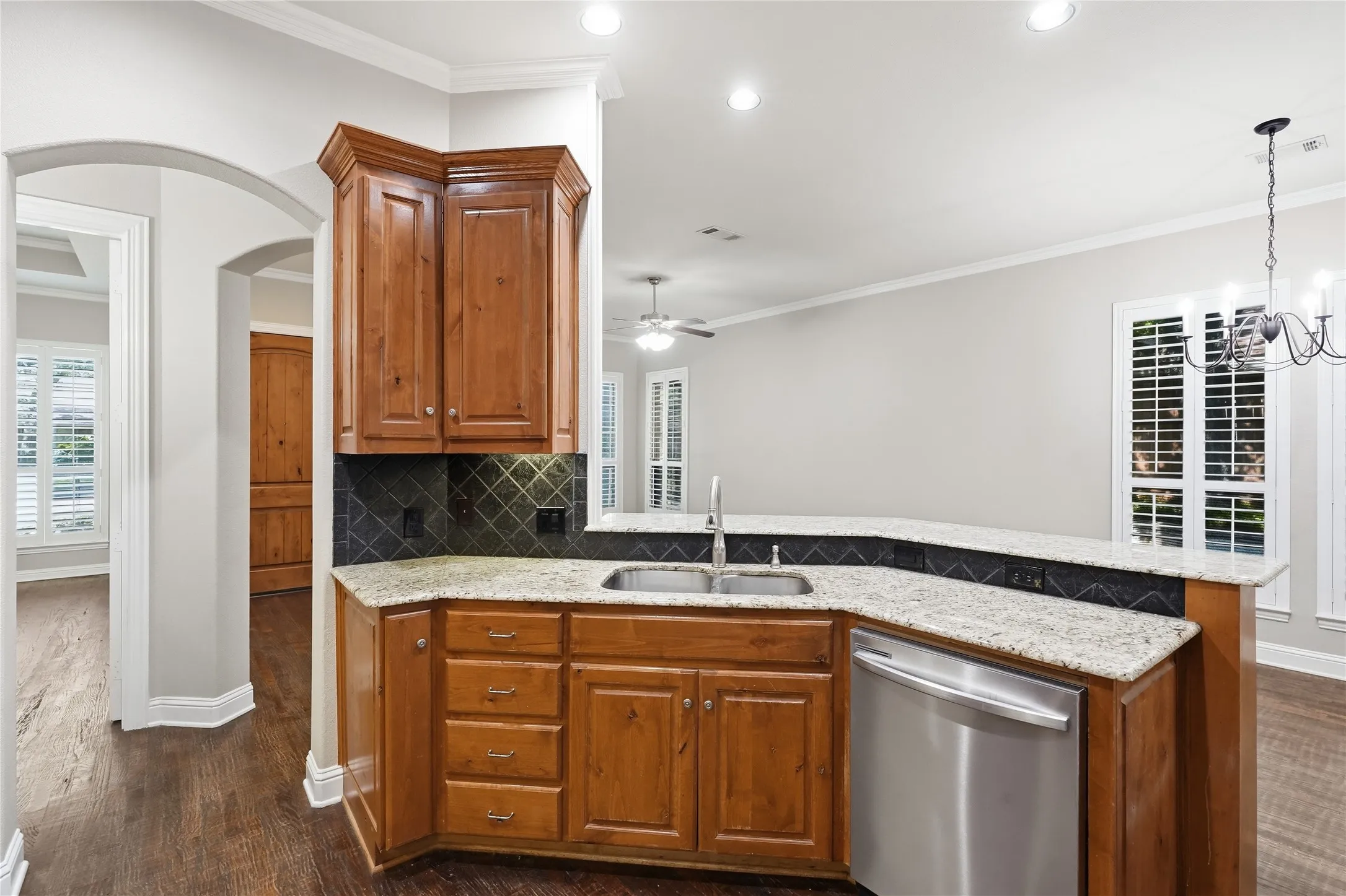 Townhouse For Rent in Tarrant County , 1408 Hampton Road, Grapevine, Texas 76051, 3 Bedroom, 3 Bathroom, 2 Garage spaces, 1,934 Sqft, built in 2006, mls#21346124, Real Estate Agent in Grapevine, Homes For Rent in Tarrant county, Homes For Rent in Grapevine, Realtor in Grapevine Texas, Real Estate Brokerage Independent Realty Texas, Luminita Cordes Realtor