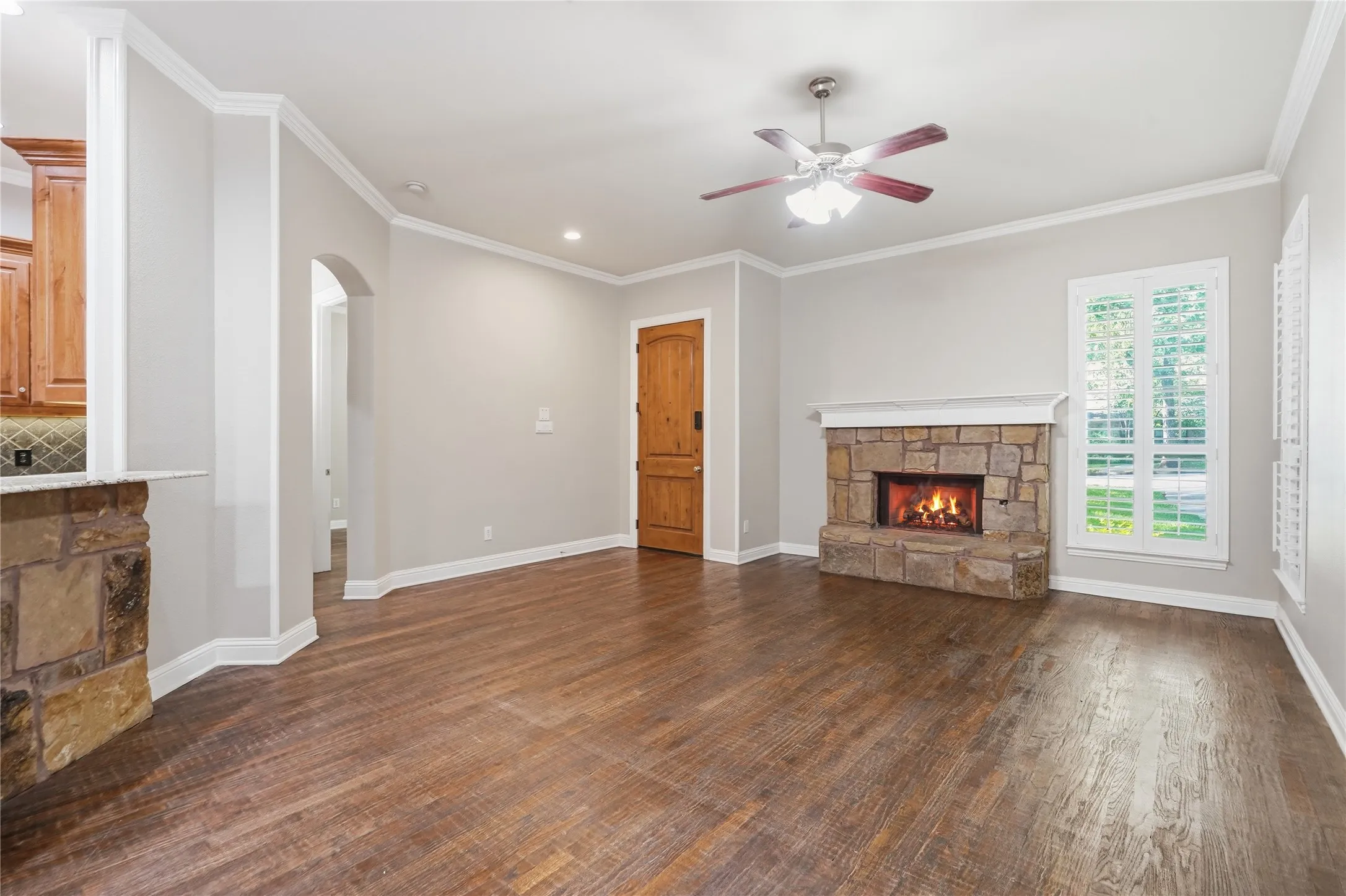 Townhouse For Rent in Tarrant County , 1408 Hampton Road, Grapevine, Texas 76051, 3 Bedroom, 3 Bathroom, 2 Garage spaces, 1,934 Sqft, built in 2006, mls#21346124, Real Estate Agent in Grapevine, Homes For Rent in Tarrant county, Homes For Rent in Grapevine, Realtor in Grapevine Texas, Real Estate Brokerage Independent Realty Texas, Luminita Cordes Realtor