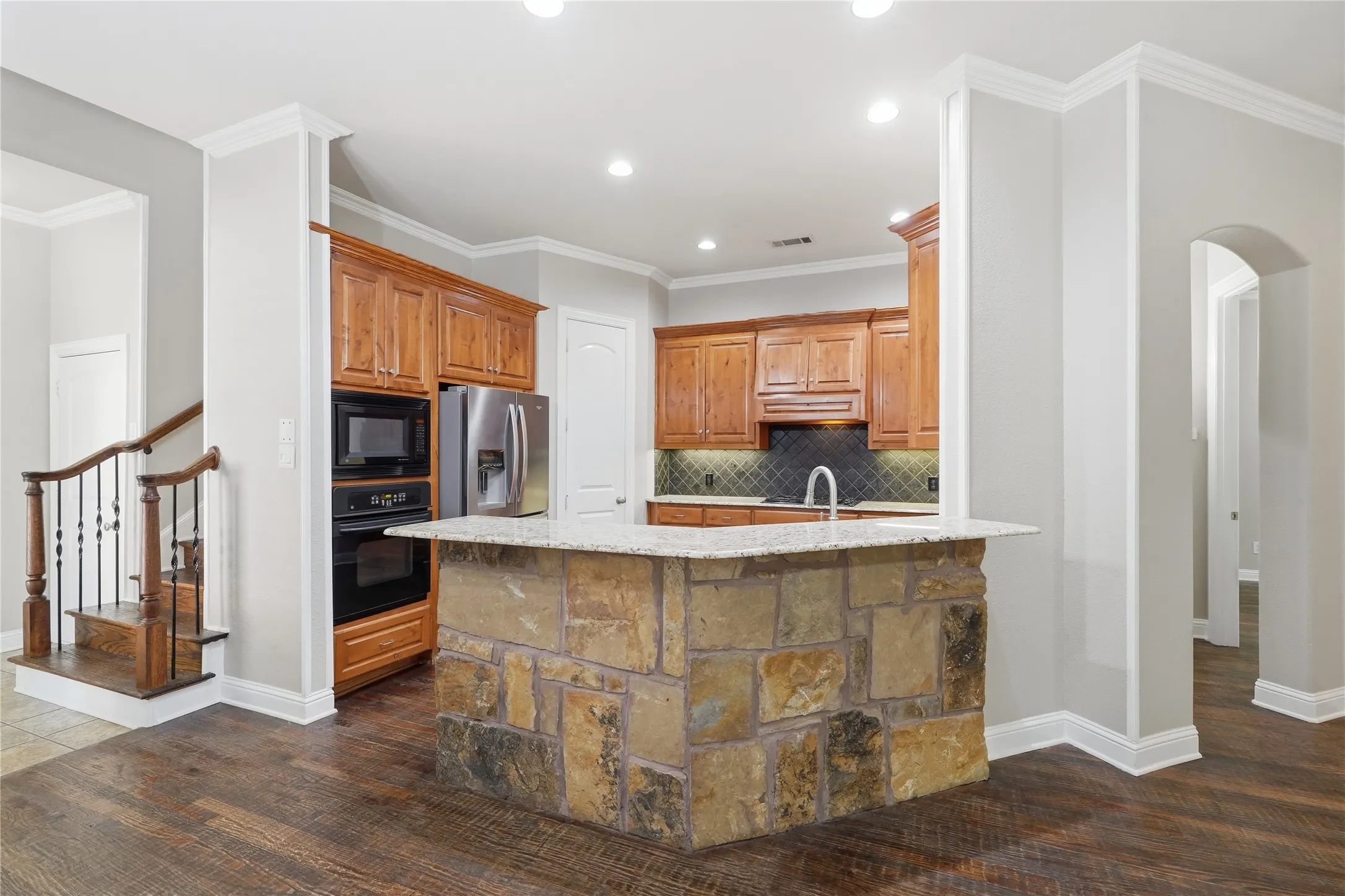 Townhouse For Rent in Tarrant County , 1408 Hampton Road, Grapevine, Texas 76051, 3 Bedroom, 3 Bathroom, 2 Garage spaces, 1,934 Sqft, built in 2006, mls#21346124, Real Estate Agent in Grapevine, Homes For Rent in Tarrant county, Homes For Rent in Grapevine, Realtor in Grapevine Texas, Real Estate Brokerage Independent Realty Texas, Luminita Cordes Realtor