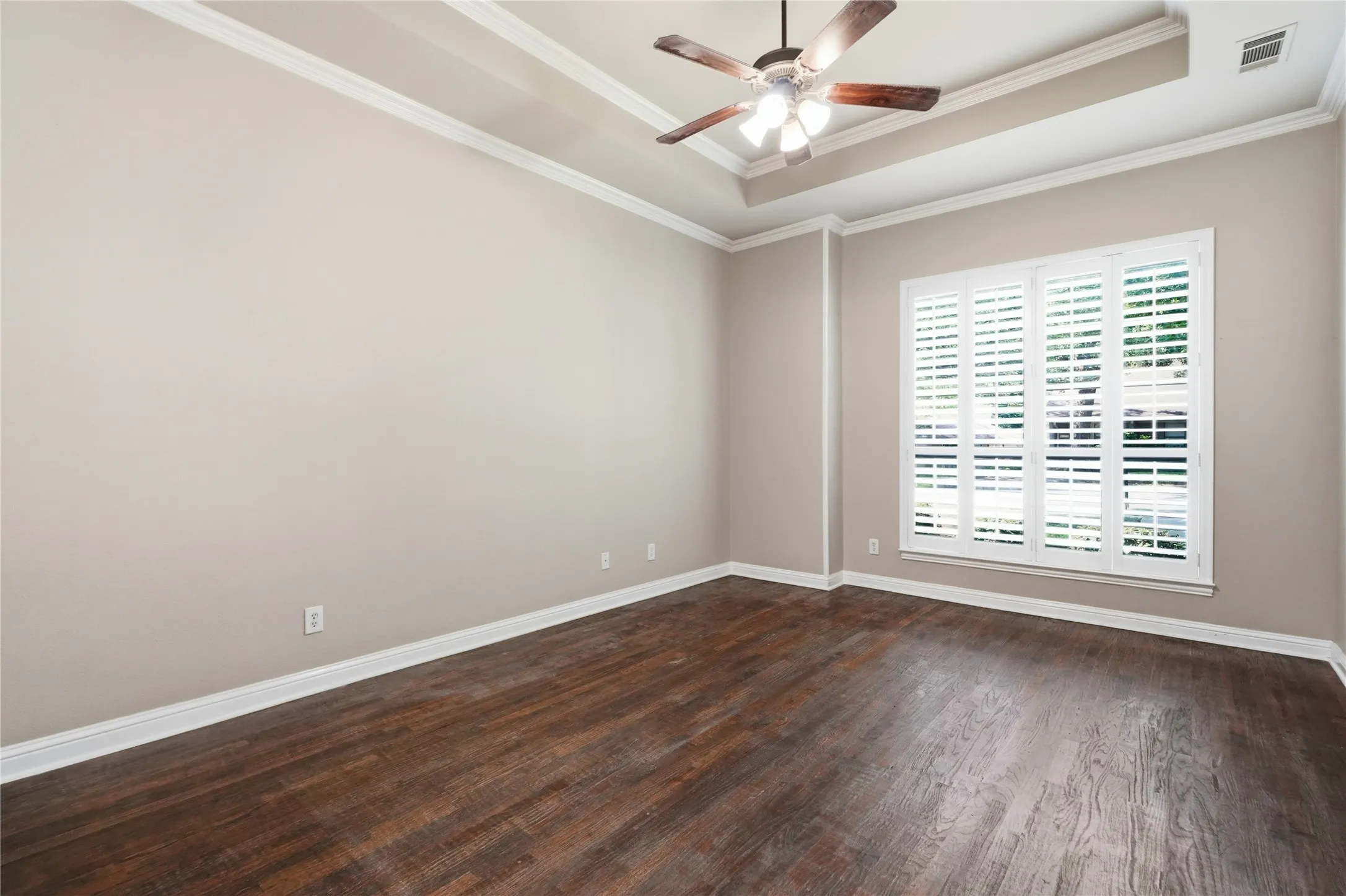 Townhouse For Rent in Tarrant County , 1408 Hampton Road, Grapevine, Texas 76051, 3 Bedroom, 3 Bathroom, 2 Garage spaces, 1,934 Sqft, built in 2006, mls#21346124, Real Estate Agent in Grapevine, Homes For Rent in Tarrant county, Homes For Rent in Grapevine, Realtor in Grapevine Texas, Real Estate Brokerage Independent Realty Texas, Luminita Cordes Realtor