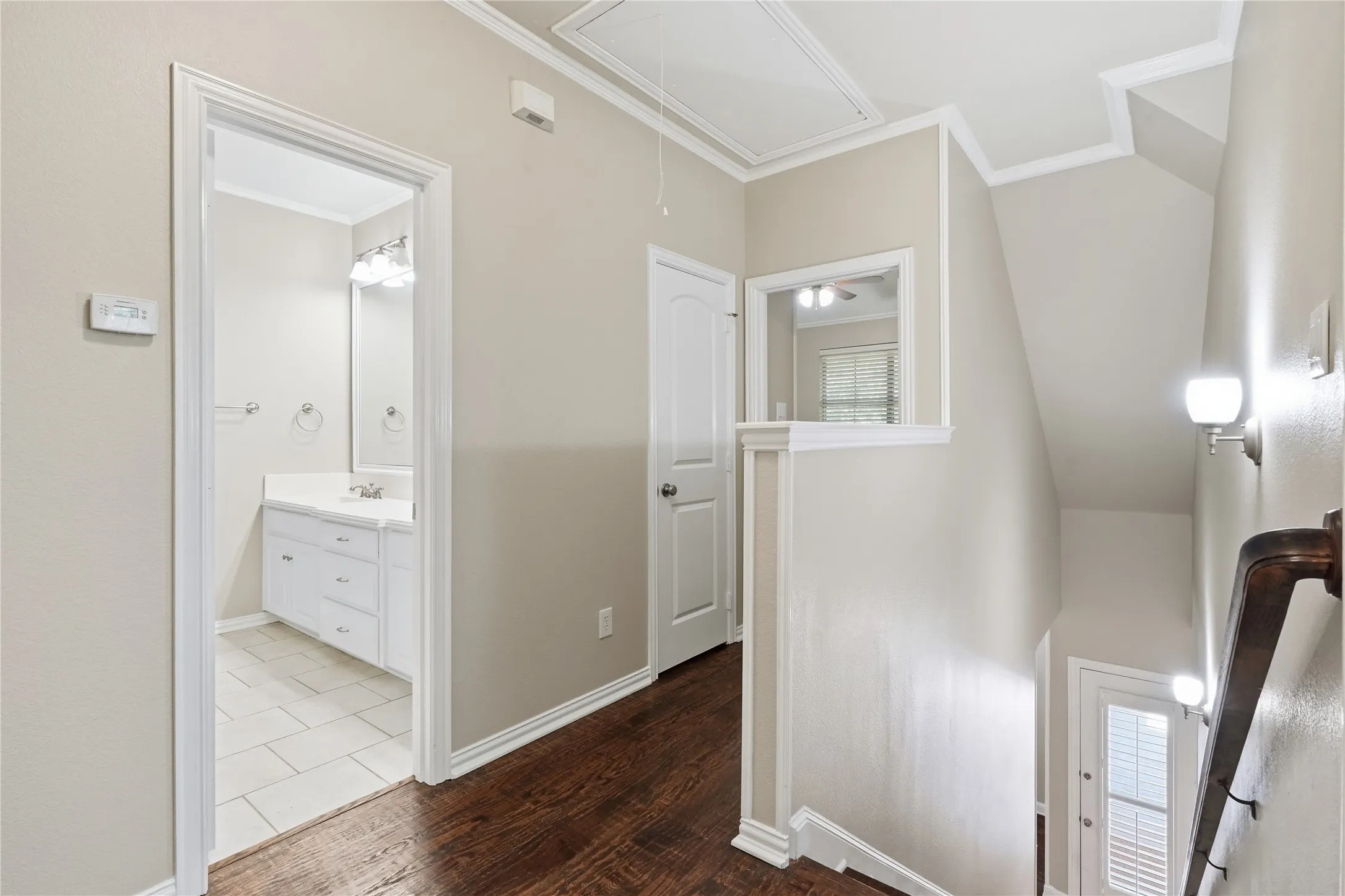 Townhouse For Rent in Tarrant County , 1408 Hampton Road, Grapevine, Texas 76051, 3 Bedroom, 3 Bathroom, 2 Garage spaces, 1,934 Sqft, built in 2006, mls#21346124, Real Estate Agent in Grapevine, Homes For Rent in Tarrant county, Homes For Rent in Grapevine, Realtor in Grapevine Texas, Real Estate Brokerage Independent Realty Texas, Luminita Cordes Realtor