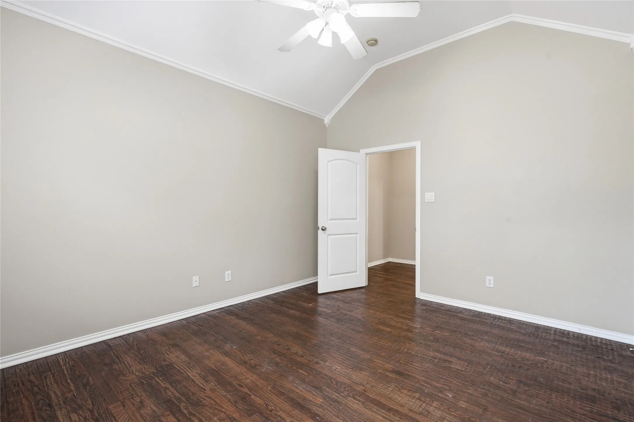 Townhouse For Rent in Tarrant County , 1408 Hampton Road, Grapevine, Texas 76051, 3 Bedroom, 3 Bathroom, 2 Garage spaces, 1,934 Sqft, built in 2006, mls#21346124, Real Estate Agent in Grapevine, Homes For Rent in Tarrant county, Homes For Rent in Grapevine, Realtor in Grapevine Texas, Real Estate Brokerage Independent Realty Texas, Luminita Cordes Realtor