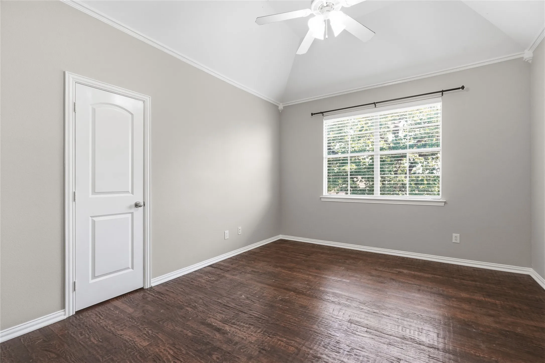 Townhouse For Rent in Tarrant County , 1408 Hampton Road, Grapevine, Texas 76051, 3 Bedroom, 3 Bathroom, 2 Garage spaces, 1,934 Sqft, built in 2006, mls#21346124, Real Estate Agent in Grapevine, Homes For Rent in Tarrant county, Homes For Rent in Grapevine, Realtor in Grapevine Texas, Real Estate Brokerage Independent Realty Texas, Luminita Cordes Realtor
