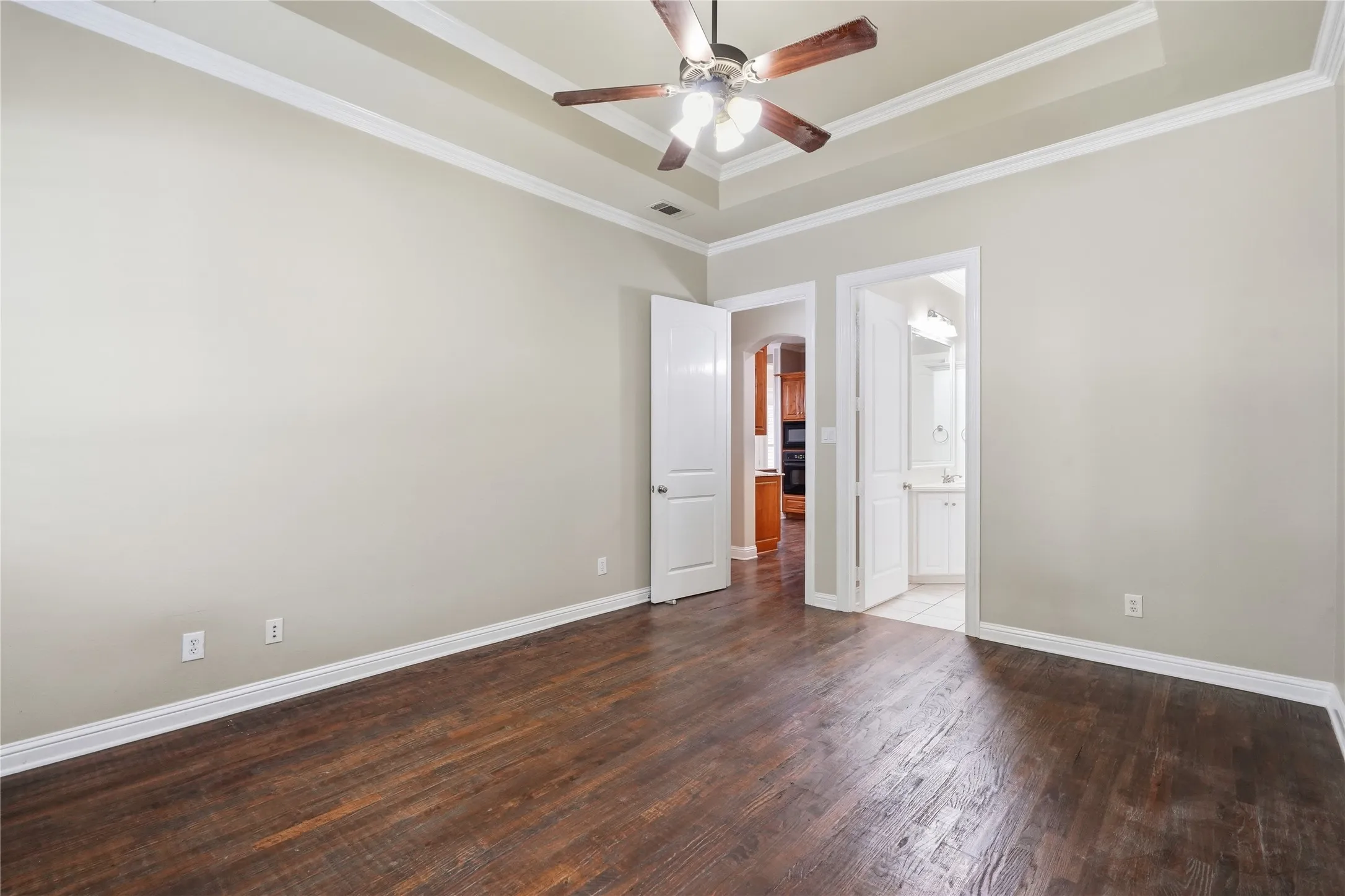 Townhouse For Rent in Tarrant County , 1408 Hampton Road, Grapevine, Texas 76051, 3 Bedroom, 3 Bathroom, 2 Garage spaces, 1,934 Sqft, built in 2006, mls#21346124, Real Estate Agent in Grapevine, Homes For Rent in Tarrant county, Homes For Rent in Grapevine, Realtor in Grapevine Texas, Real Estate Brokerage Independent Realty Texas, Luminita Cordes Realtor