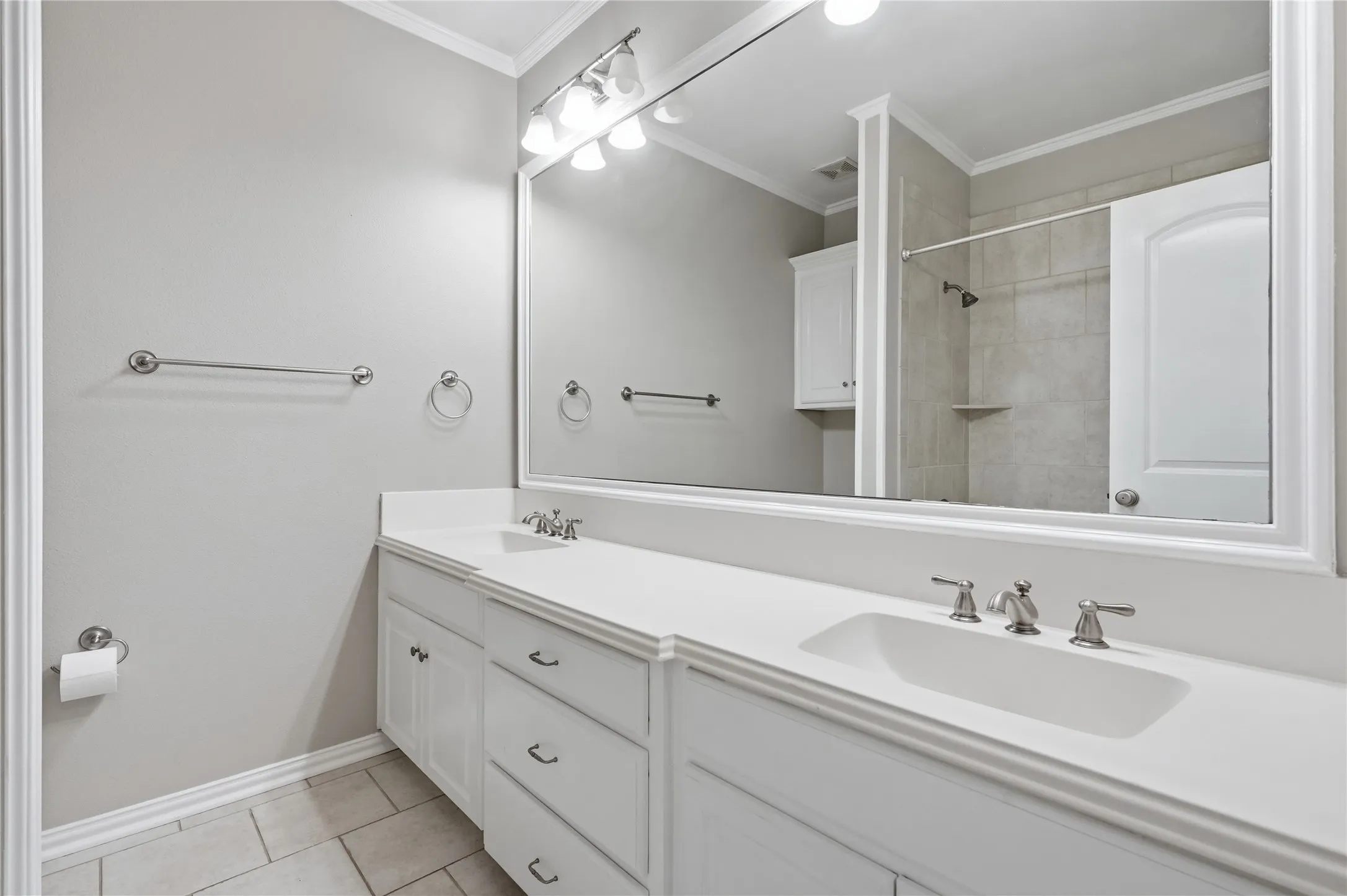 Townhouse For Rent in Tarrant County , 1408 Hampton Road, Grapevine, Texas 76051, 3 Bedroom, 3 Bathroom, 2 Garage spaces, 1,934 Sqft, built in 2006, mls#21346124, Real Estate Agent in Grapevine, Homes For Rent in Tarrant county, Homes For Rent in Grapevine, Realtor in Grapevine Texas, Real Estate Brokerage Independent Realty Texas, Luminita Cordes Realtor