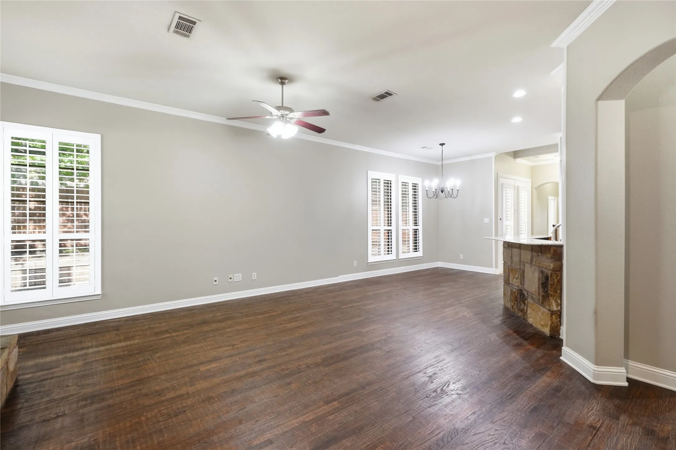 Townhouse For Rent in Tarrant County , 1408 Hampton Road, Grapevine, Texas 76051, 3 Bedroom, 3 Bathroom, 2 Garage spaces, 1,934 Sqft, built in 2006, mls#21346124, Real Estate Agent in Grapevine, Homes For Rent in Tarrant county, Homes For Rent in Grapevine, Realtor in Grapevine Texas, Real Estate Brokerage Independent Realty Texas, Luminita Cordes Realtor
