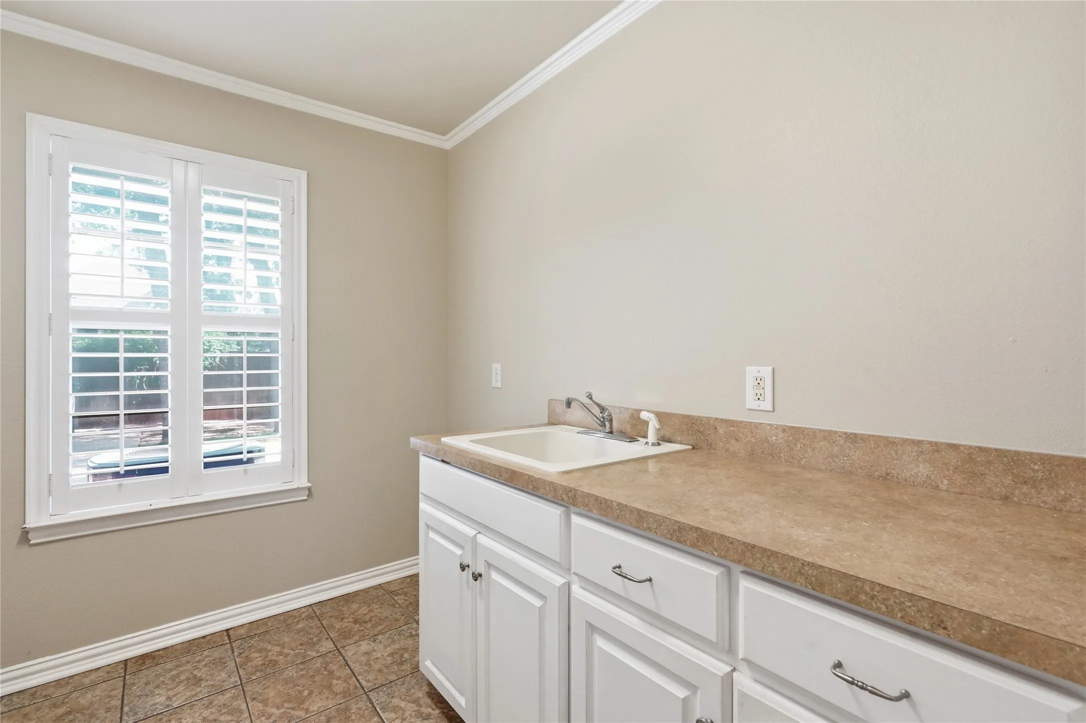 Townhouse For Rent in Tarrant County , 1408 Hampton Road, Grapevine, Texas 76051, 3 Bedroom, 3 Bathroom, 2 Garage spaces, 1,934 Sqft, built in 2006, mls#21346124, Real Estate Agent in Grapevine, Homes For Rent in Tarrant county, Homes For Rent in Grapevine, Realtor in Grapevine Texas, Real Estate Brokerage Independent Realty Texas, Luminita Cordes Realtor