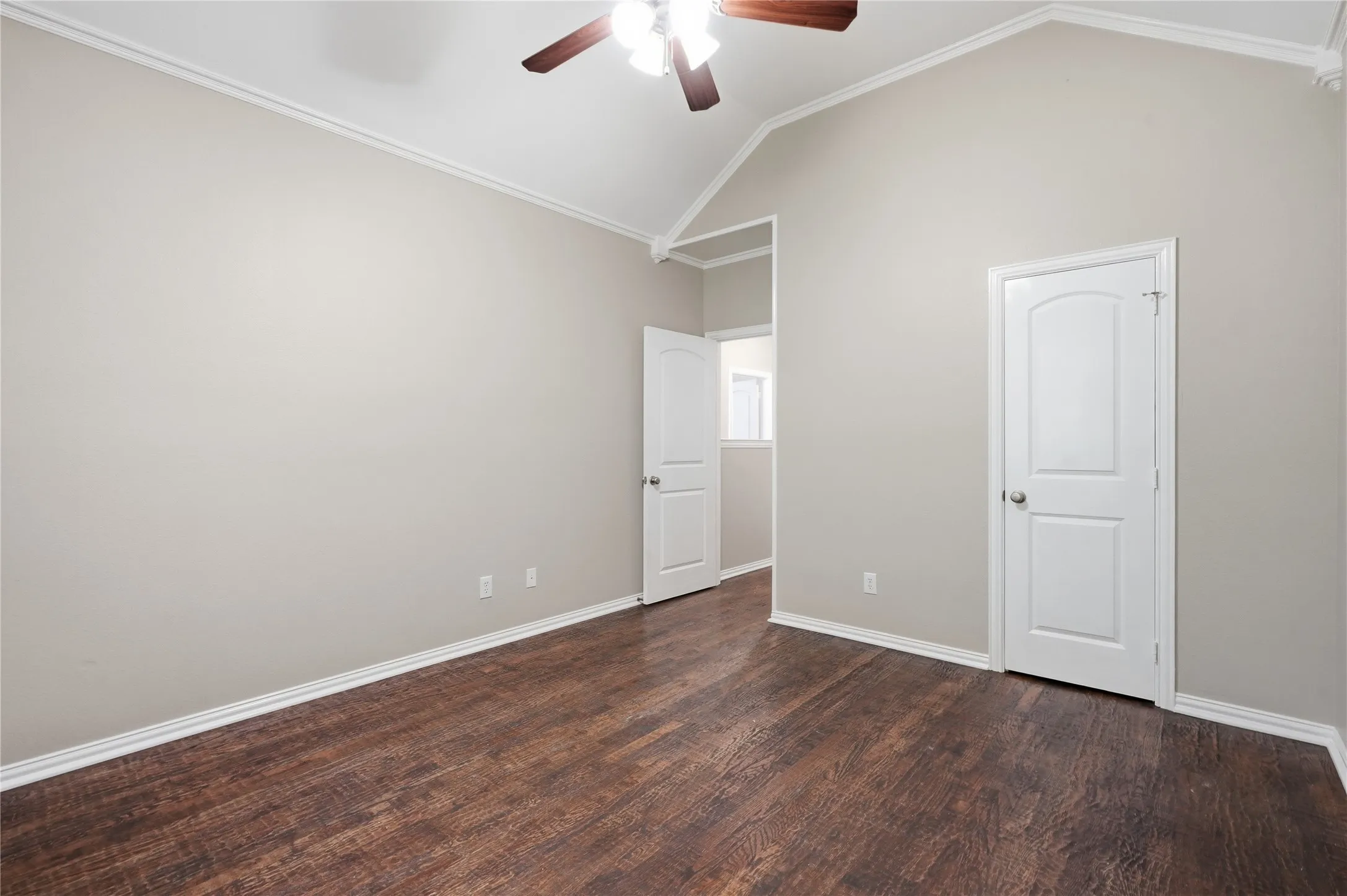Townhouse For Rent in Tarrant County , 1408 Hampton Road, Grapevine, Texas 76051, 3 Bedroom, 3 Bathroom, 2 Garage spaces, 1,934 Sqft, built in 2006, mls#21346124, Real Estate Agent in Grapevine, Homes For Rent in Tarrant county, Homes For Rent in Grapevine, Realtor in Grapevine Texas, Real Estate Brokerage Independent Realty Texas, Luminita Cordes Realtor