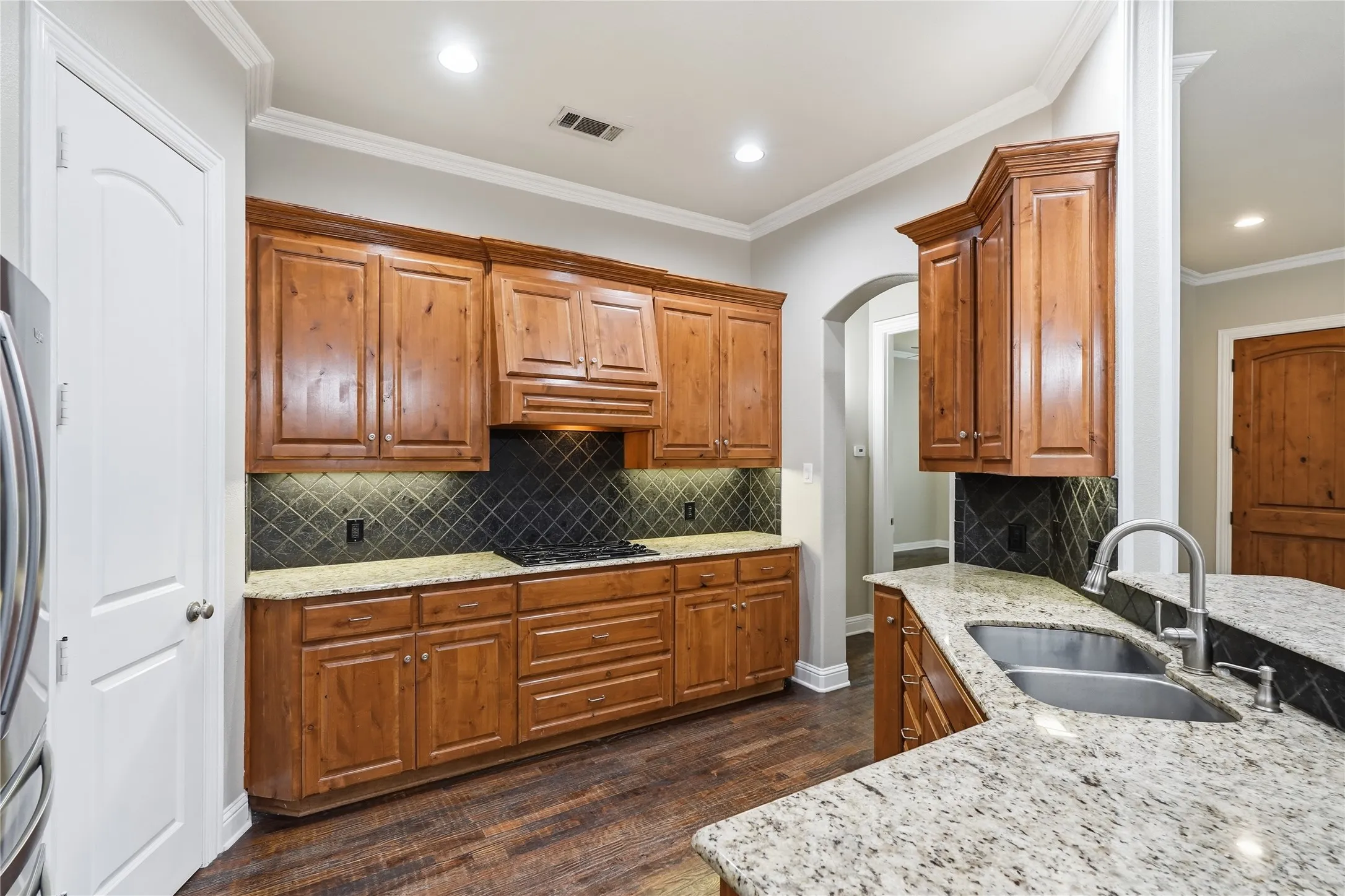 Townhouse For Rent in Tarrant County , 1408 Hampton Road, Grapevine, Texas 76051, 3 Bedroom, 3 Bathroom, 2 Garage spaces, 1,934 Sqft, built in 2006, mls#21346124, Real Estate Agent in Grapevine, Homes For Rent in Tarrant county, Homes For Rent in Grapevine, Realtor in Grapevine Texas, Real Estate Brokerage Independent Realty Texas, Luminita Cordes Realtor