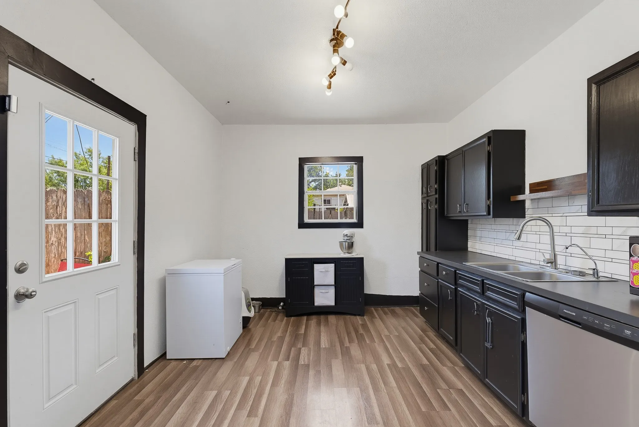 Single Family Residence For Sale in Taylor County , 1957 S 3rd Street, Abilene, Texas 79602, 3 Bedroom, 2 Bathroom, Garage spaces, 1,752 Sqft, built in 1926, mls#21345130, Real Estate Agent in Abilene, Homes For Sale in Taylor county, Homes For Sale in Abilene, Realtor in Abilene Texas, Real Estate Brokerage Independent Realty Texas, Luminita Cordes Realtor