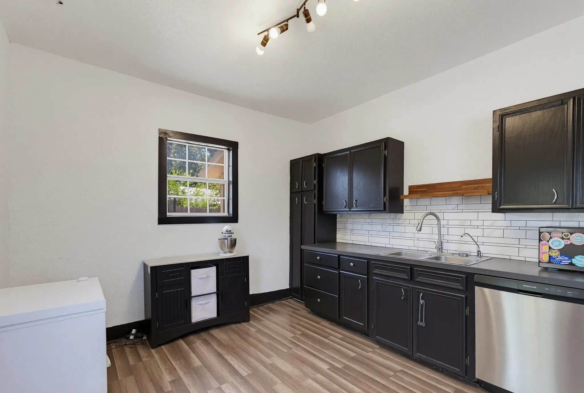Single Family Residence For Sale in Taylor County , 1957 S 3rd Street, Abilene, Texas 79602, 3 Bedroom, 2 Bathroom, Garage spaces, 1,752 Sqft, built in 1926, mls#21345130, Real Estate Agent in Abilene, Homes For Sale in Taylor county, Homes For Sale in Abilene, Realtor in Abilene Texas, Real Estate Brokerage Independent Realty Texas, Luminita Cordes Realtor