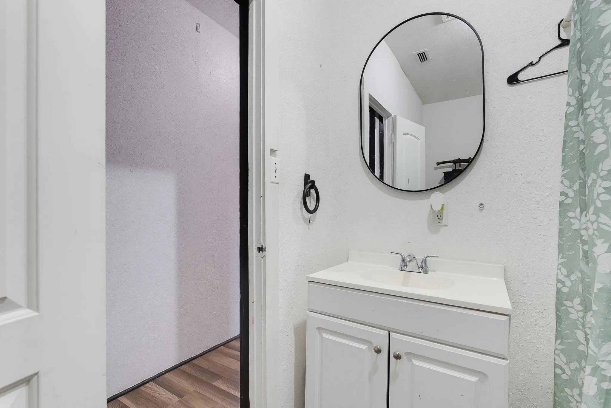 Single Family Residence For Sale in Taylor County , 1957 S 3rd Street, Abilene, Texas 79602, 3 Bedroom, 2 Bathroom, Garage spaces, 1,752 Sqft, built in 1926, mls#21345130, Real Estate Agent in Abilene, Homes For Sale in Taylor county, Homes For Sale in Abilene, Realtor in Abilene Texas, Real Estate Brokerage Independent Realty Texas, Luminita Cordes Realtor