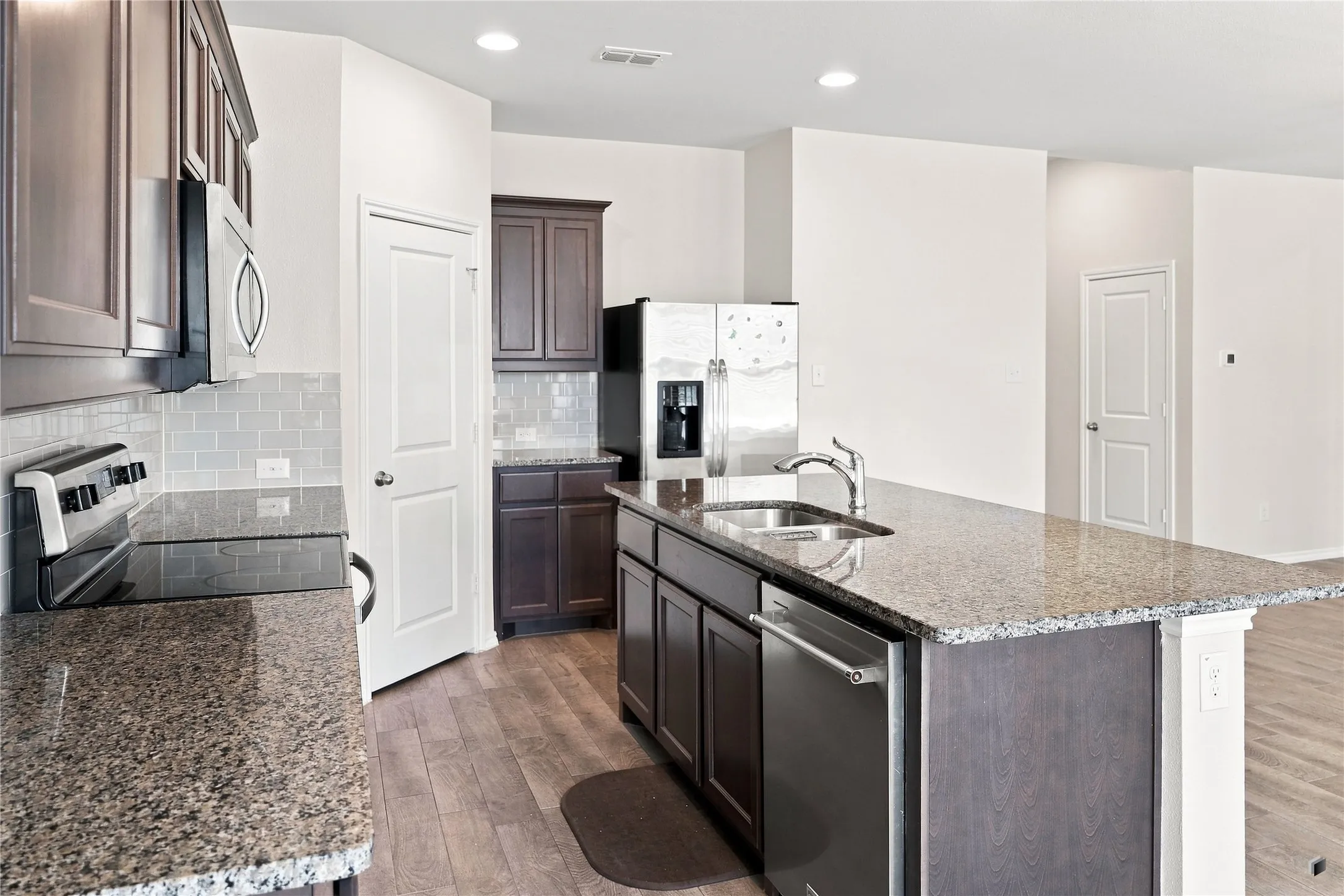 Single Family Residence For Rent in Denton County , 1723 Kenmore Road, Providence Village, Texas 76227, 3 Bedroom, 2 Bathroom, 2 Garage spaces, 1,453 Sqft, built in 2021, mls#21346005, Real Estate Agent in Providence Village, Homes For Rent in Denton county, Homes For Rent in Providence Village, Realtor in Providence Village Texas, Real Estate Brokerage Independent Realty Texas, Luminita Cordes Realtor