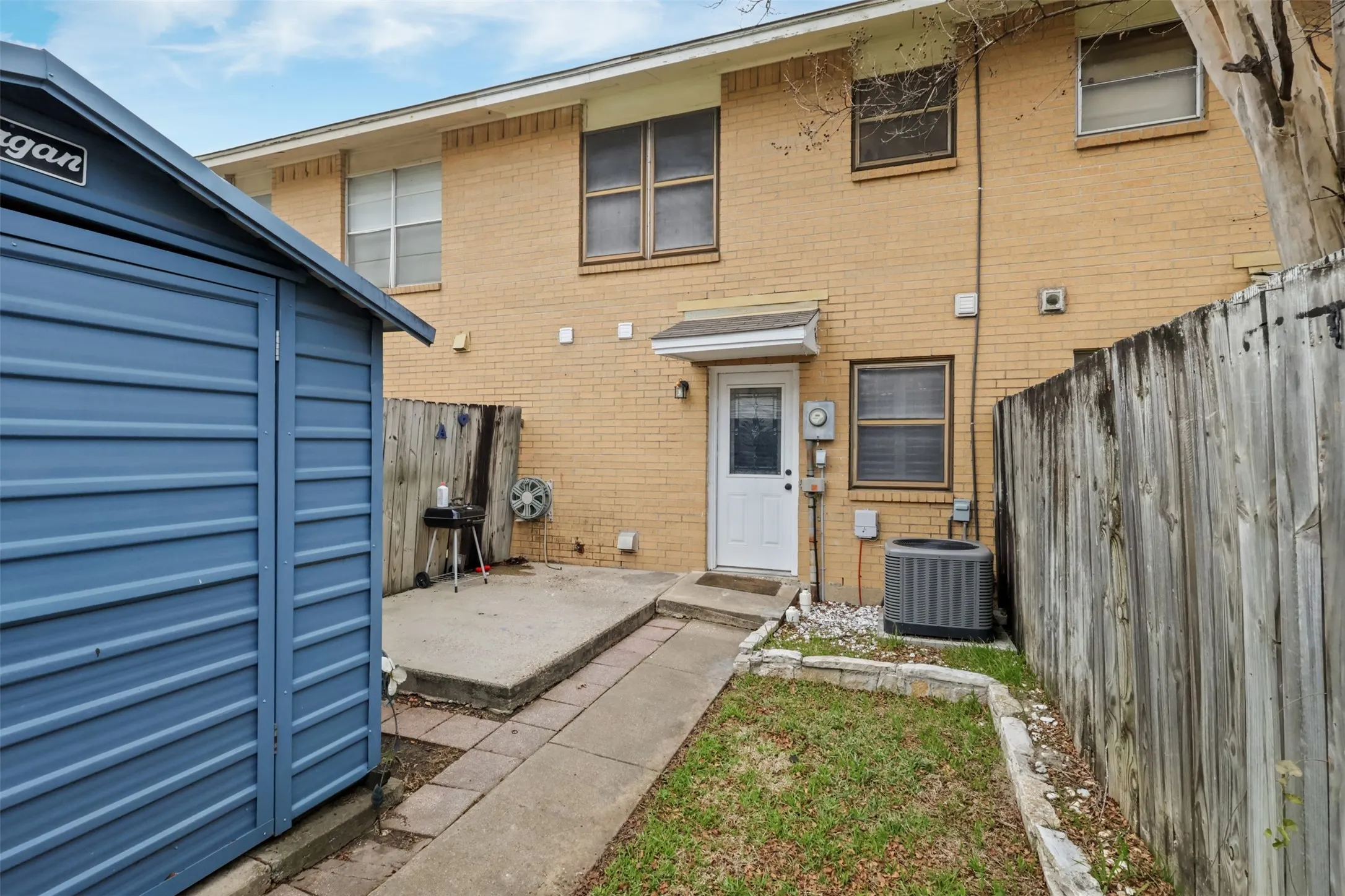 Townhouse For Rent in Dallas County , 2658 Patricia Lane, Garland, Texas 75041, 2 Bedroom, 2 Bathroom, Garage spaces, 918 Sqft, built in 1971, mls#21345755, Real Estate Agent in Garland, Homes For Rent in Dallas county, Homes For Rent in Garland, Realtor in Garland Texas, Real Estate Brokerage Independent Realty Texas, Luminita Cordes Realtor