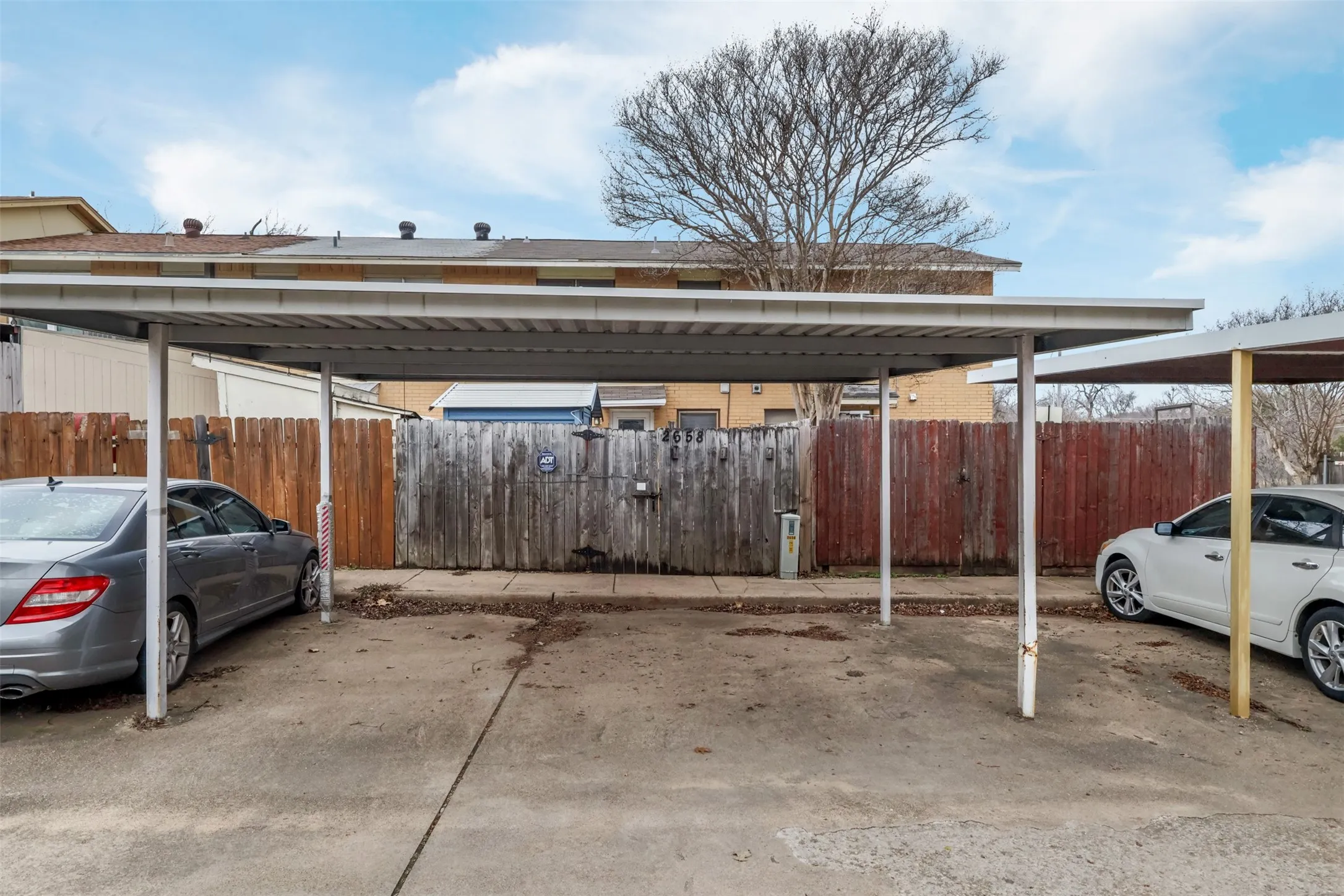Townhouse For Rent in Dallas County , 2658 Patricia Lane, Garland, Texas 75041, 2 Bedroom, 2 Bathroom, Garage spaces, 918 Sqft, built in 1971, mls#21345755, Real Estate Agent in Garland, Homes For Rent in Dallas county, Homes For Rent in Garland, Realtor in Garland Texas, Real Estate Brokerage Independent Realty Texas, Luminita Cordes Realtor
