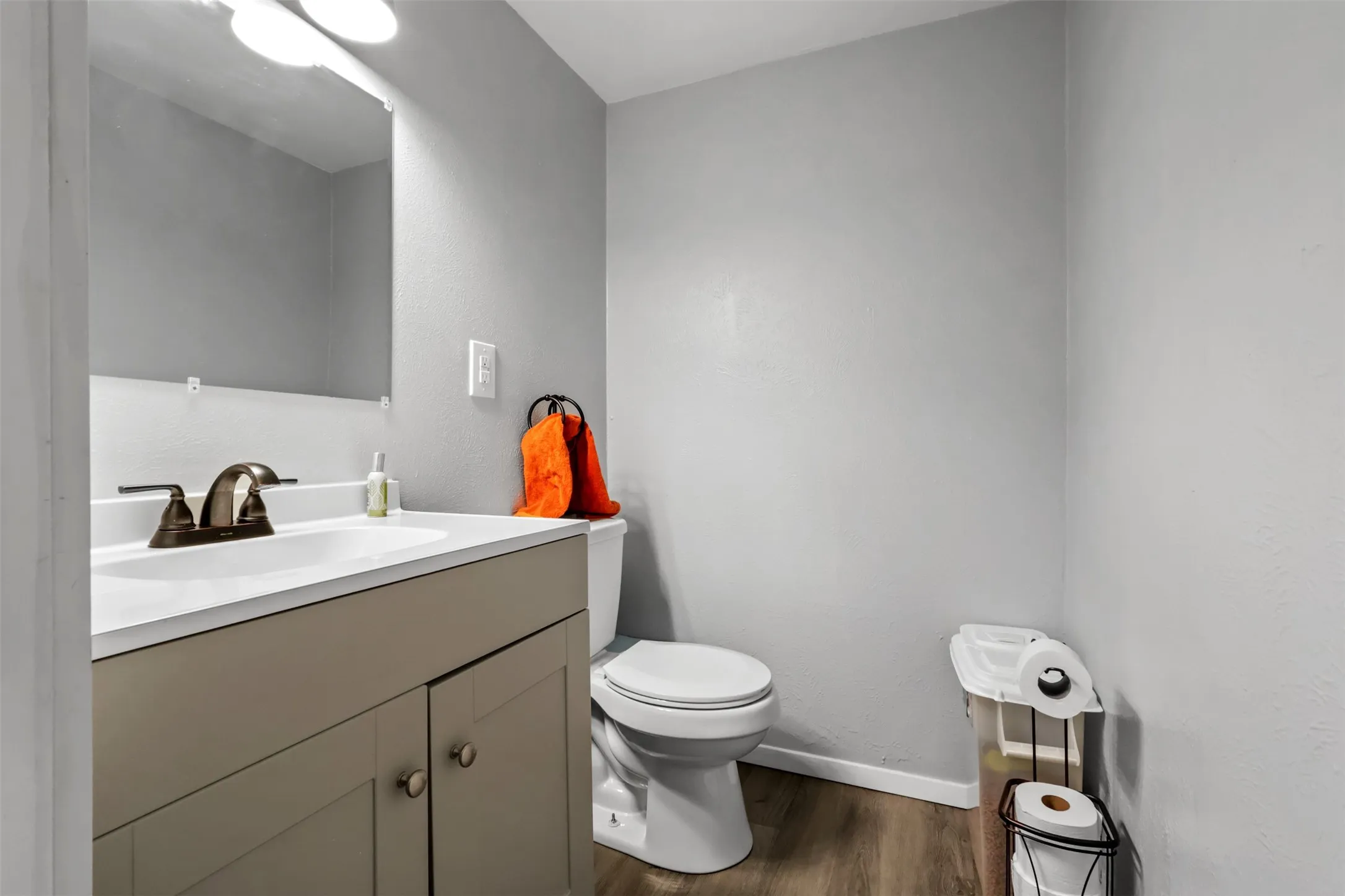 Townhouse For Rent in Dallas County , 2658 Patricia Lane, Garland, Texas 75041, 2 Bedroom, 2 Bathroom, Garage spaces, 918 Sqft, built in 1971, mls#21345755, Real Estate Agent in Garland, Homes For Rent in Dallas county, Homes For Rent in Garland, Realtor in Garland Texas, Real Estate Brokerage Independent Realty Texas, Luminita Cordes Realtor