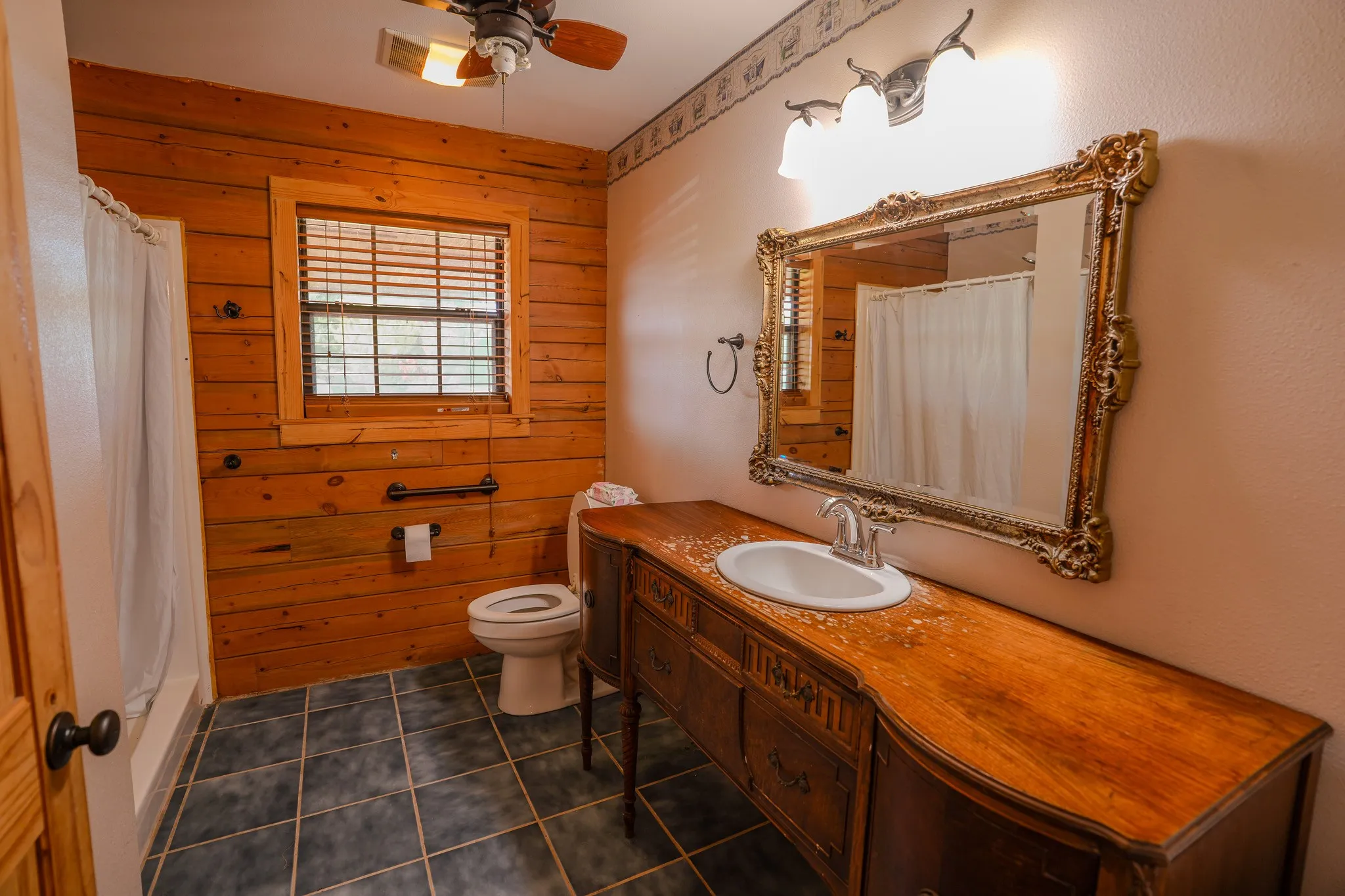 Single Family Residence For Sale in Wood County , 457 County Road 3270, Mineola, Texas 75773, 3 Bedroom, 2 Bathroom, Garage spaces, 2,200 Sqft, built in 2007, mls#21346148, Real Estate Agent in Mineola, Homes For Sale in Wood county, Homes For Sale in Mineola, Realtor in Mineola Texas, Real Estate Brokerage Independent Realty Texas, Luminita Cordes Realtor