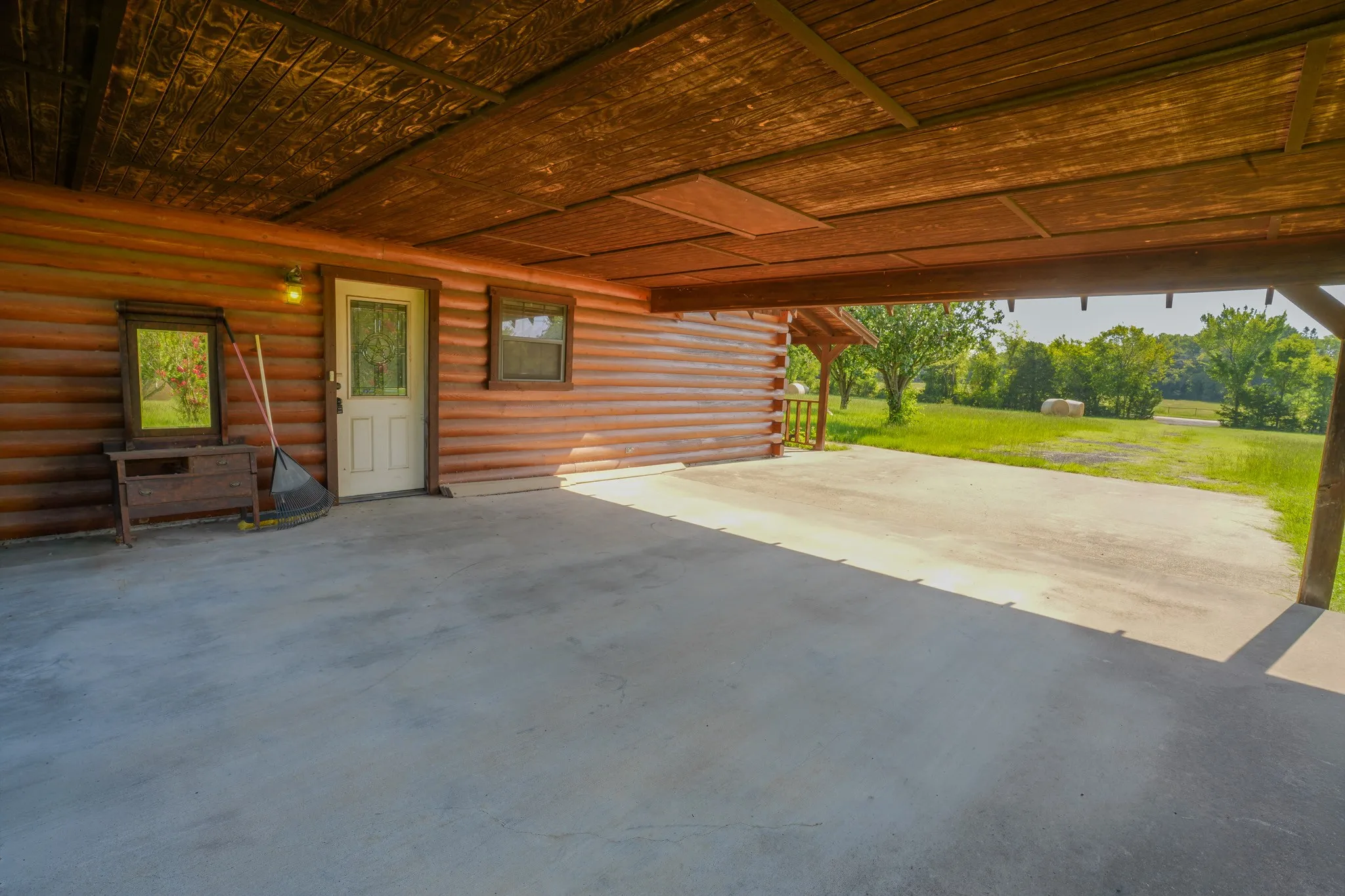 Single Family Residence For Sale in Wood County , 457 County Road 3270, Mineola, Texas 75773, 3 Bedroom, 2 Bathroom, Garage spaces, 2,200 Sqft, built in 2007, mls#21346148, Real Estate Agent in Mineola, Homes For Sale in Wood county, Homes For Sale in Mineola, Realtor in Mineola Texas, Real Estate Brokerage Independent Realty Texas, Luminita Cordes Realtor