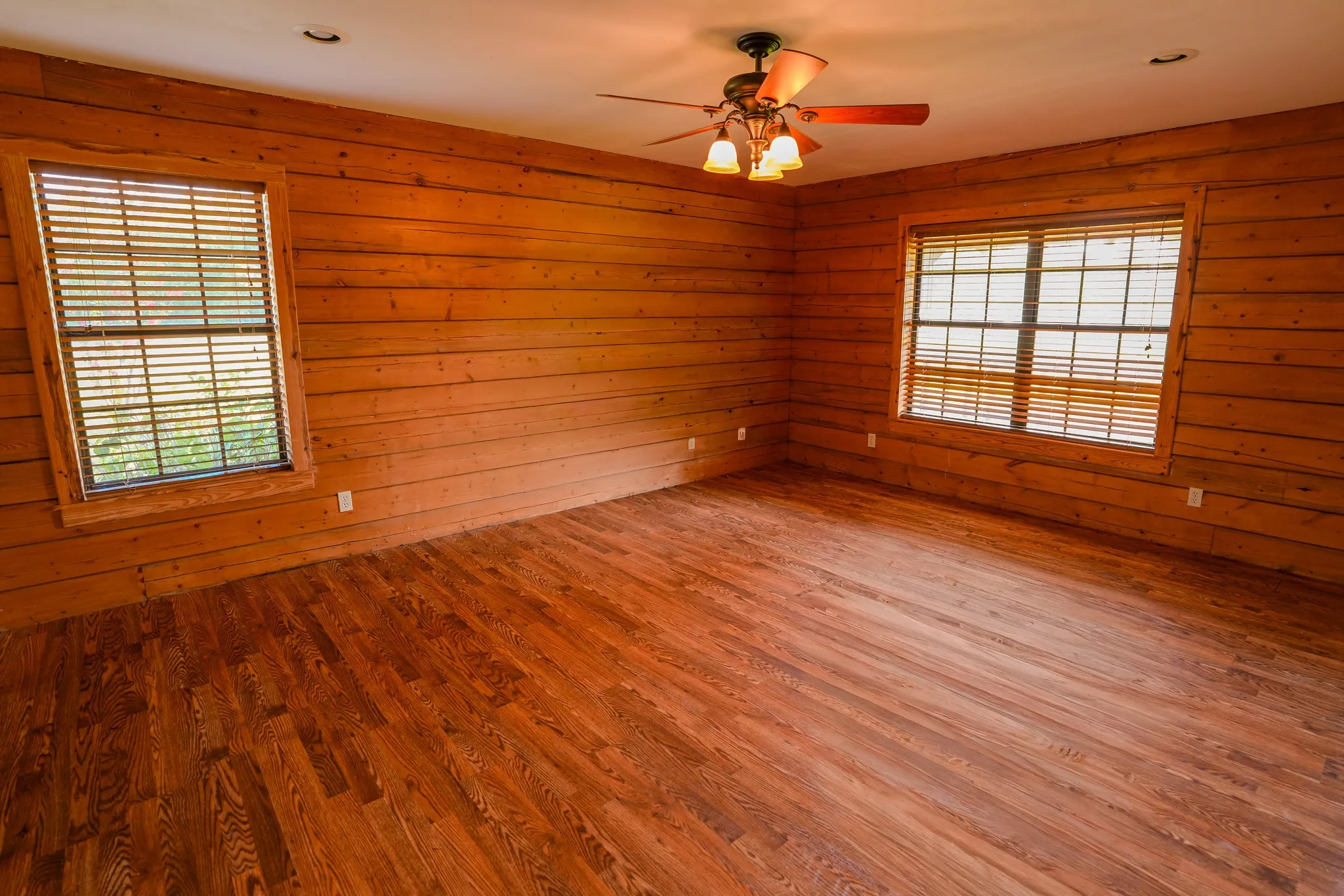 Single Family Residence For Sale in Wood County , 457 County Road 3270, Mineola, Texas 75773, 3 Bedroom, 2 Bathroom, Garage spaces, 2,200 Sqft, built in 2007, mls#21346148, Real Estate Agent in Mineola, Homes For Sale in Wood county, Homes For Sale in Mineola, Realtor in Mineola Texas, Real Estate Brokerage Independent Realty Texas, Luminita Cordes Realtor