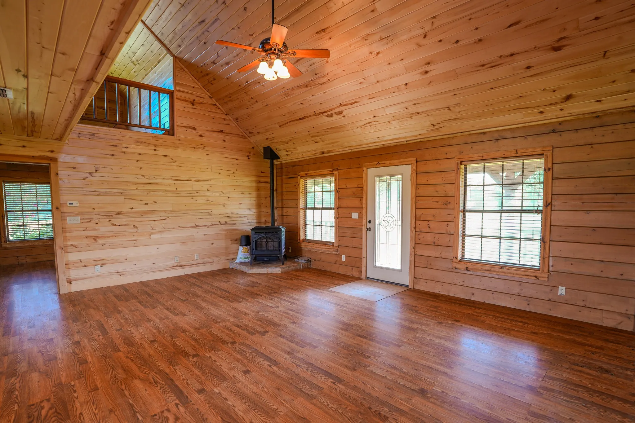 Single Family Residence For Sale in Wood County , 457 County Road 3270, Mineola, Texas 75773, 3 Bedroom, 2 Bathroom, Garage spaces, 2,200 Sqft, built in 2007, mls#21346148, Real Estate Agent in Mineola, Homes For Sale in Wood county, Homes For Sale in Mineola, Realtor in Mineola Texas, Real Estate Brokerage Independent Realty Texas, Luminita Cordes Realtor