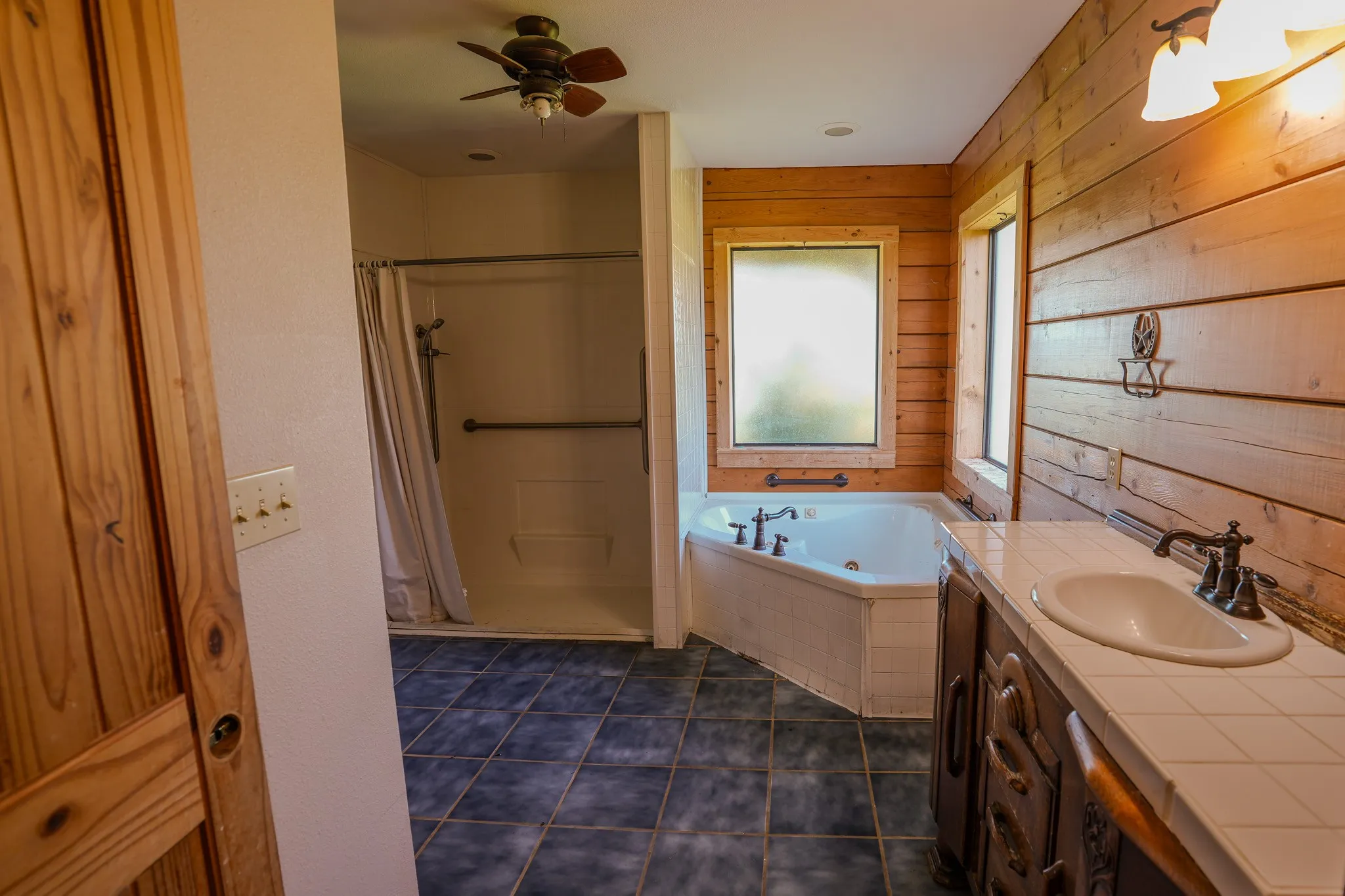 Single Family Residence For Sale in Wood County , 457 County Road 3270, Mineola, Texas 75773, 3 Bedroom, 2 Bathroom, Garage spaces, 2,200 Sqft, built in 2007, mls#21346148, Real Estate Agent in Mineola, Homes For Sale in Wood county, Homes For Sale in Mineola, Realtor in Mineola Texas, Real Estate Brokerage Independent Realty Texas, Luminita Cordes Realtor