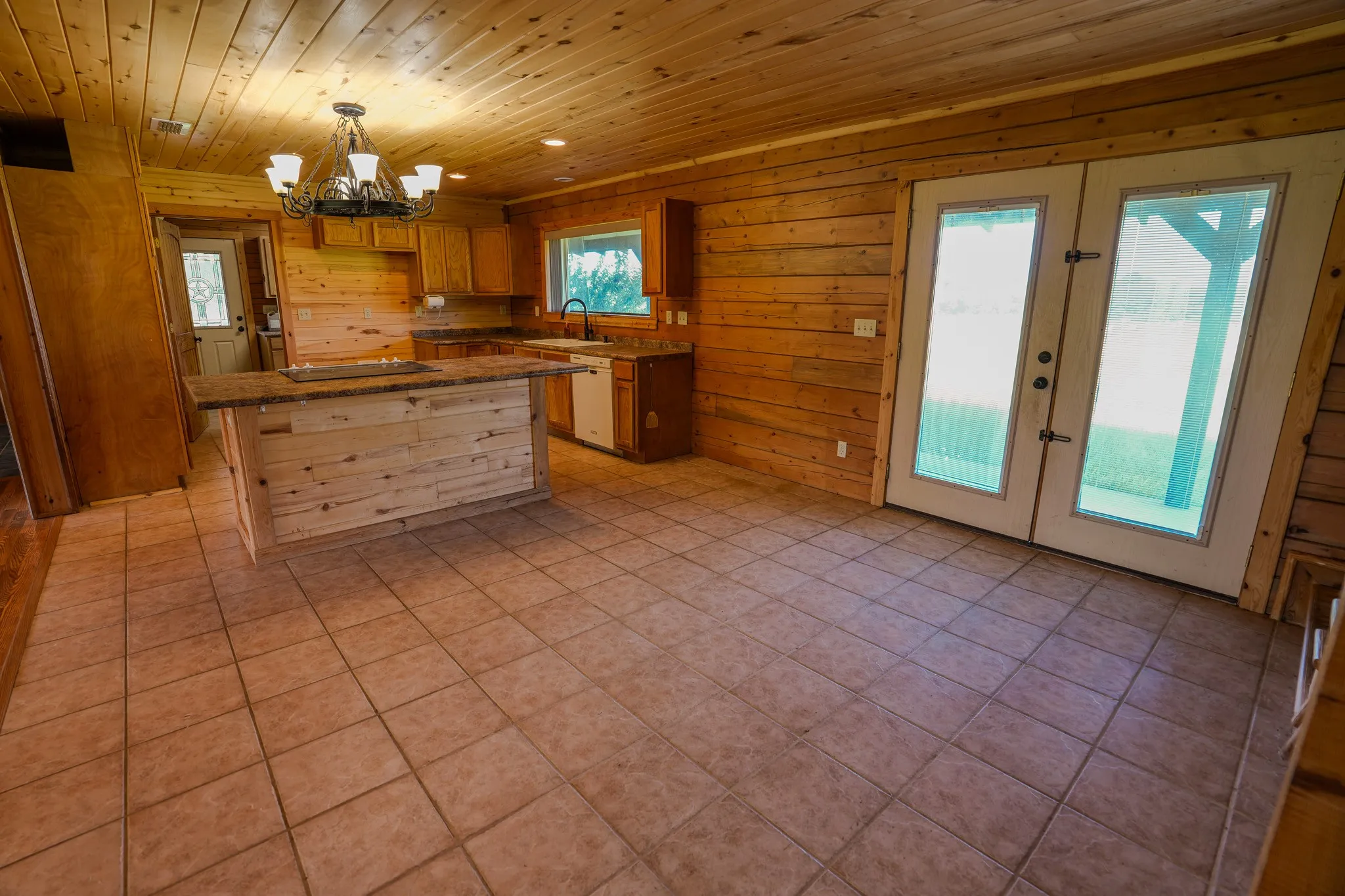 Single Family Residence For Sale in Wood County , 457 County Road 3270, Mineola, Texas 75773, 3 Bedroom, 2 Bathroom, Garage spaces, 2,200 Sqft, built in 2007, mls#21346148, Real Estate Agent in Mineola, Homes For Sale in Wood county, Homes For Sale in Mineola, Realtor in Mineola Texas, Real Estate Brokerage Independent Realty Texas, Luminita Cordes Realtor