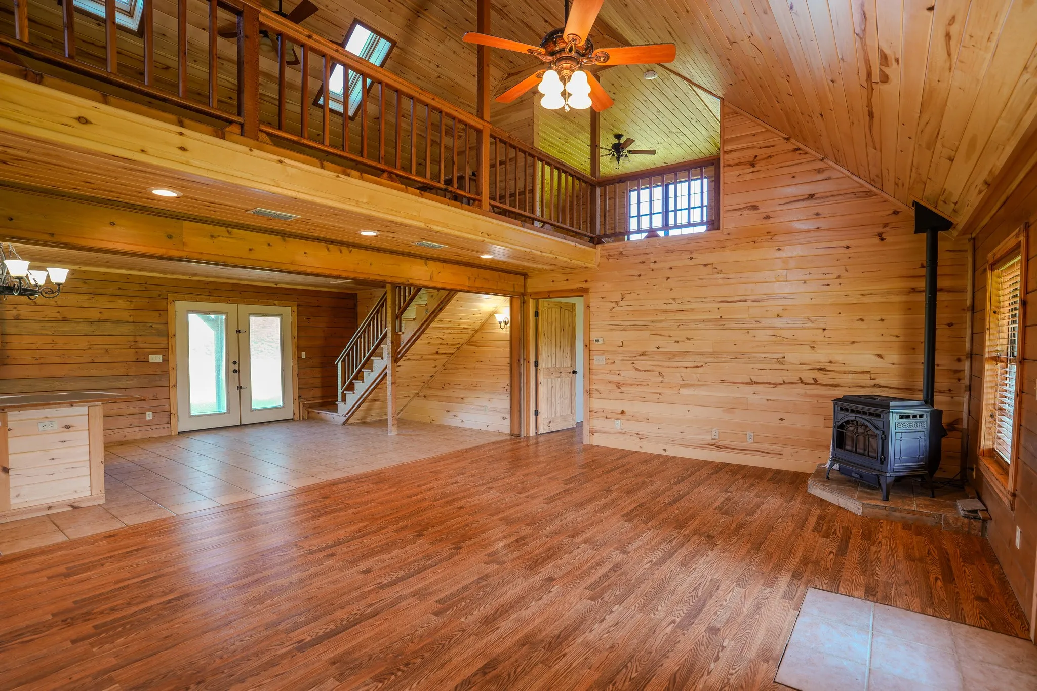 Single Family Residence For Sale in Wood County , 457 County Road 3270, Mineola, Texas 75773, 3 Bedroom, 2 Bathroom, Garage spaces, 2,200 Sqft, built in 2007, mls#21346148, Real Estate Agent in Mineola, Homes For Sale in Wood county, Homes For Sale in Mineola, Realtor in Mineola Texas, Real Estate Brokerage Independent Realty Texas, Luminita Cordes Realtor