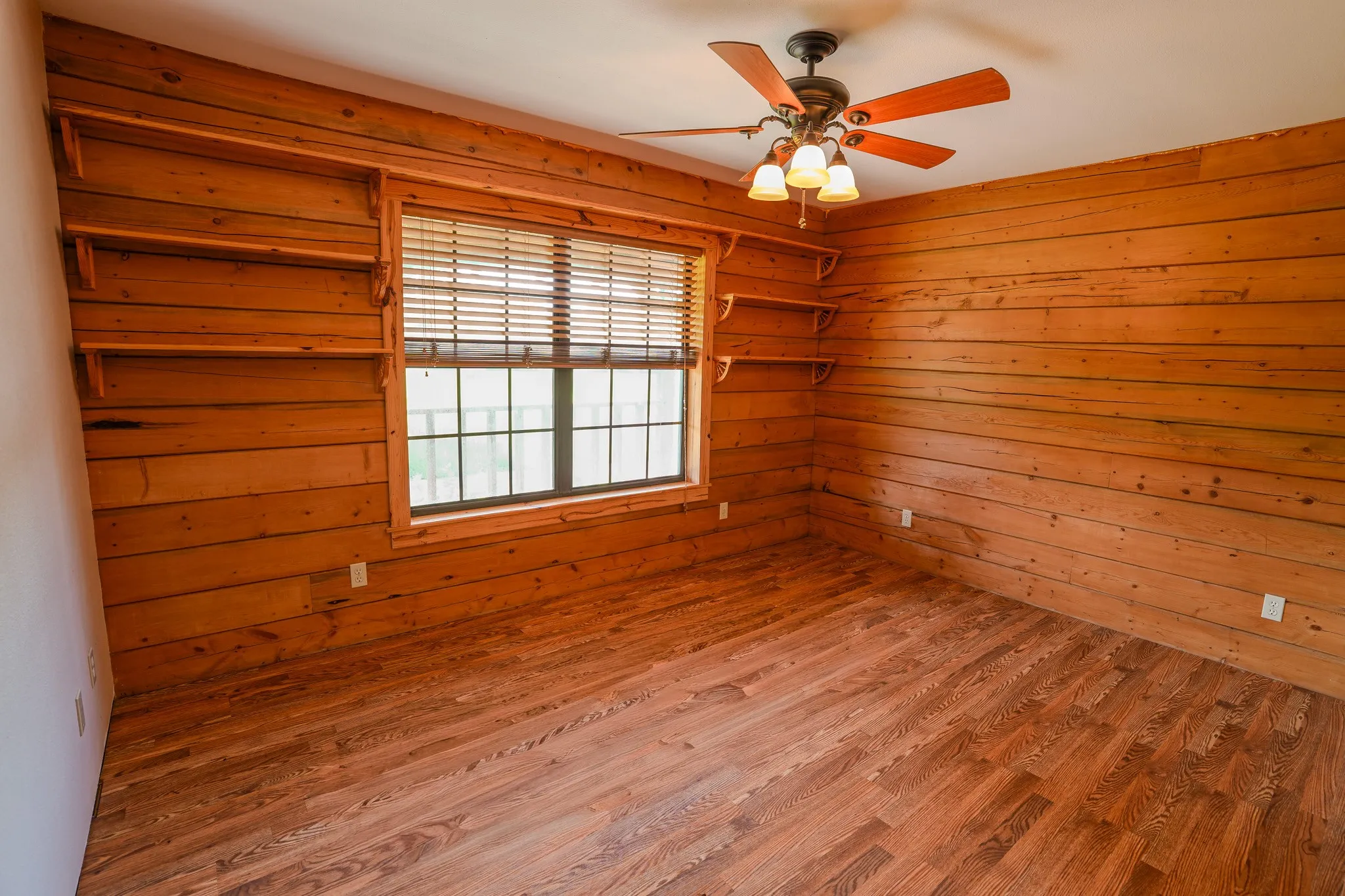 Single Family Residence For Sale in Wood County , 457 County Road 3270, Mineola, Texas 75773, 3 Bedroom, 2 Bathroom, Garage spaces, 2,200 Sqft, built in 2007, mls#21346148, Real Estate Agent in Mineola, Homes For Sale in Wood county, Homes For Sale in Mineola, Realtor in Mineola Texas, Real Estate Brokerage Independent Realty Texas, Luminita Cordes Realtor