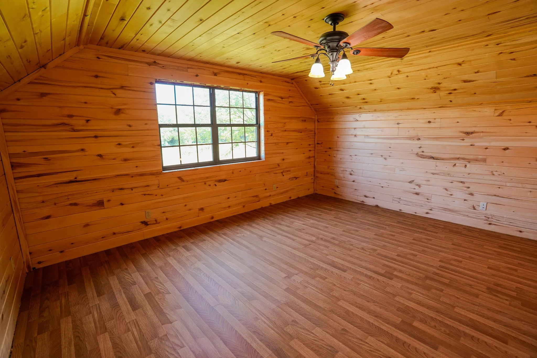 Single Family Residence For Sale in Wood County , 457 County Road 3270, Mineola, Texas 75773, 3 Bedroom, 2 Bathroom, Garage spaces, 2,200 Sqft, built in 2007, mls#21346148, Real Estate Agent in Mineola, Homes For Sale in Wood county, Homes For Sale in Mineola, Realtor in Mineola Texas, Real Estate Brokerage Independent Realty Texas, Luminita Cordes Realtor