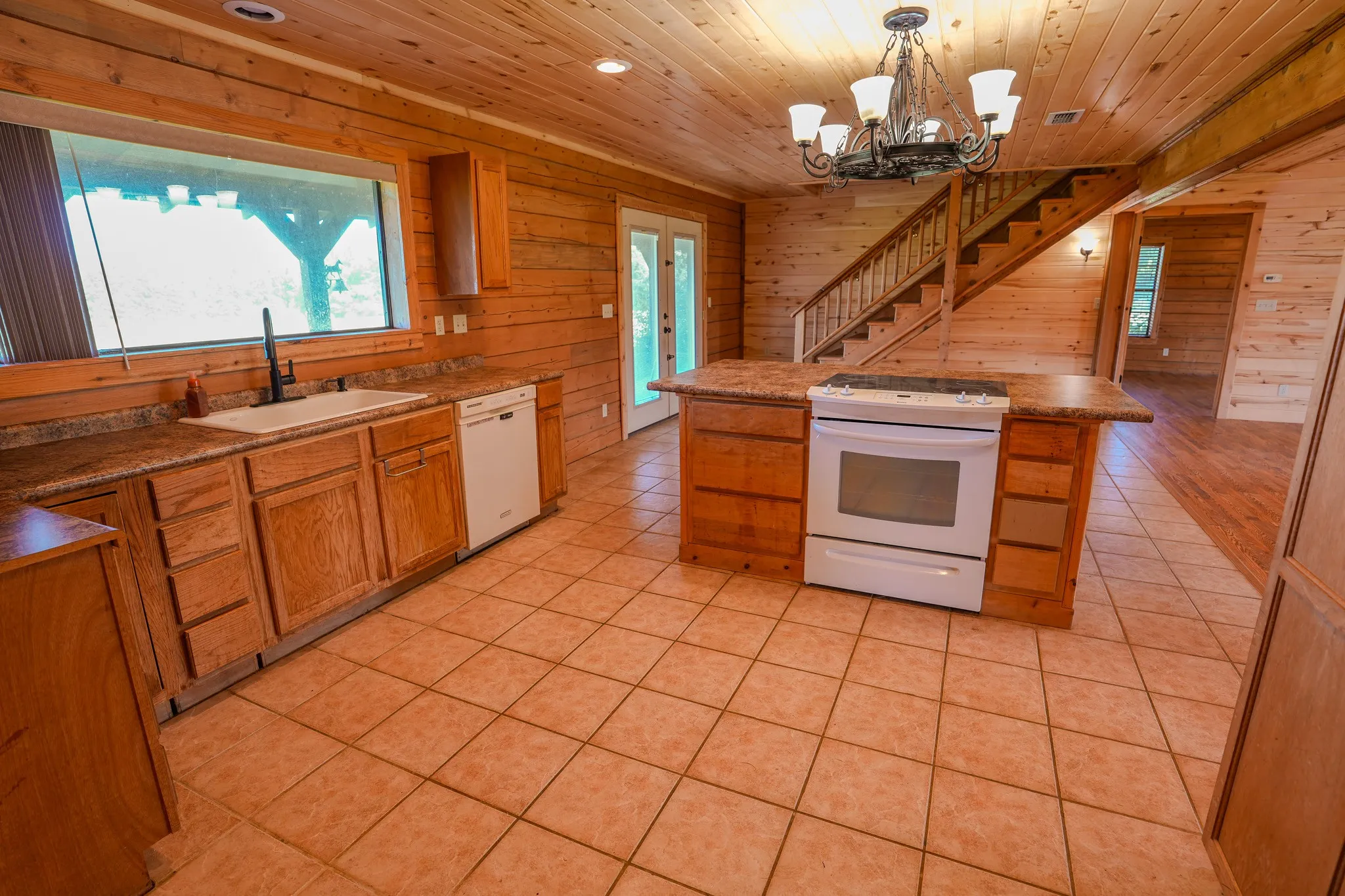 Single Family Residence For Sale in Wood County , 457 County Road 3270, Mineola, Texas 75773, 3 Bedroom, 2 Bathroom, Garage spaces, 2,200 Sqft, built in 2007, mls#21346148, Real Estate Agent in Mineola, Homes For Sale in Wood county, Homes For Sale in Mineola, Realtor in Mineola Texas, Real Estate Brokerage Independent Realty Texas, Luminita Cordes Realtor