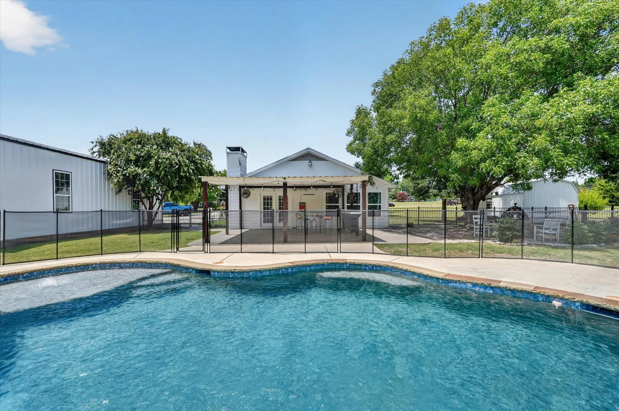 Single Family Residence For Sale in Collin County , 1425 Pioneer Drive, Lowry Crossing, Texas 75069, 2 Bedroom, 1 Bathroom, 2 Garage spaces, 1,400 Sqft, built in 1983, mls#21346172, Real Estate Agent in Lowry Crossing, Homes For Sale in Collin county, Homes For Sale in Lowry Crossing, Realtor in Lowry Crossing Texas, Real Estate Brokerage Independent Realty Texas, Luminita Cordes Realtor