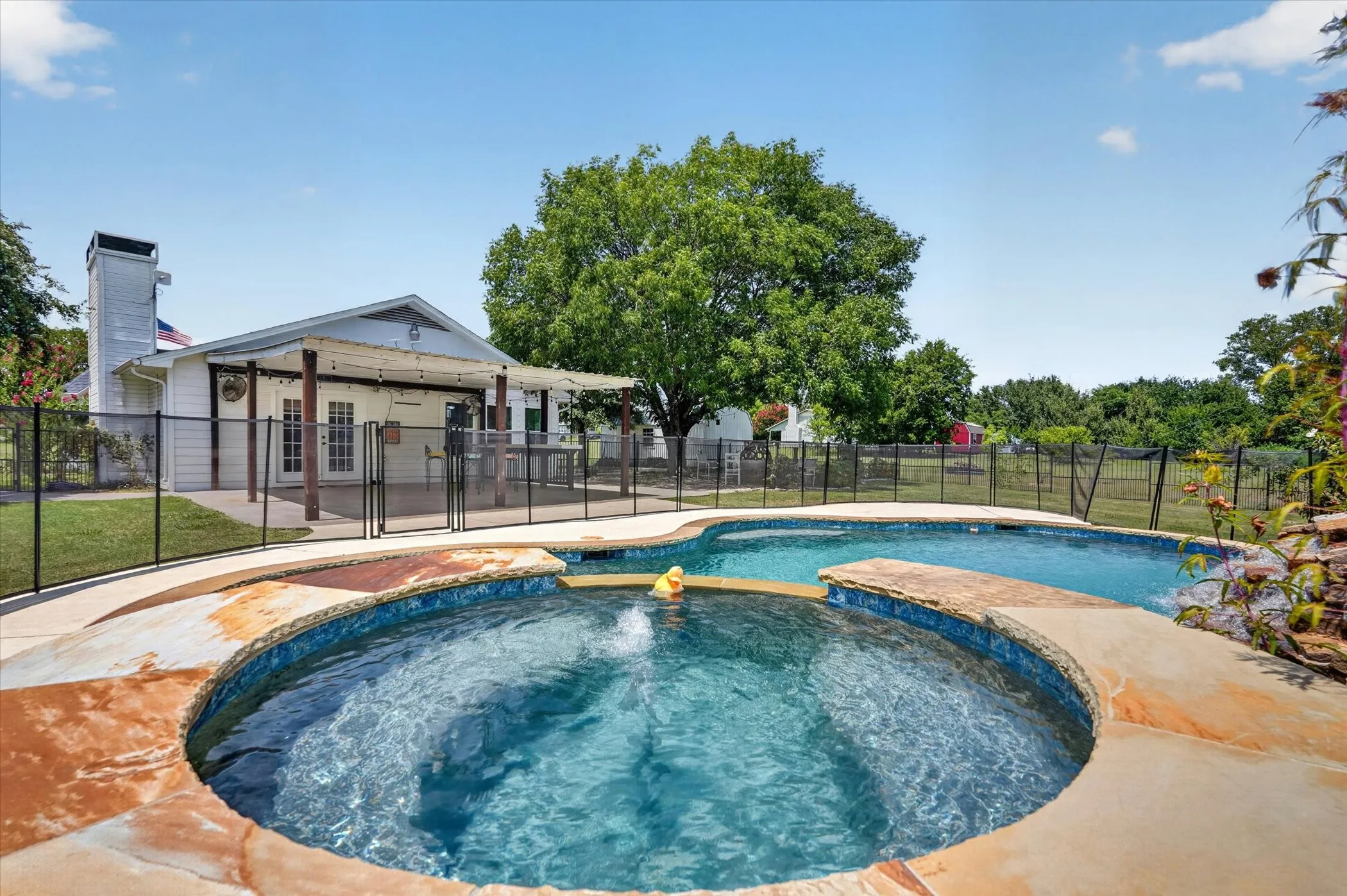 Single Family Residence For Sale in Collin County , 1425 Pioneer Drive, Lowry Crossing, Texas 75069, 2 Bedroom, 1 Bathroom, 2 Garage spaces, 1,400 Sqft, built in 1983, mls#21346172, Real Estate Agent in Lowry Crossing, Homes For Sale in Collin county, Homes For Sale in Lowry Crossing, Realtor in Lowry Crossing Texas, Real Estate Brokerage Independent Realty Texas, Luminita Cordes Realtor