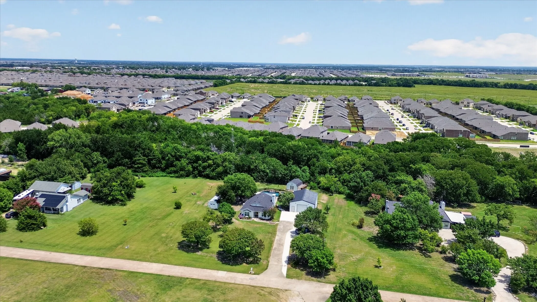 Single Family Residence For Sale in Collin County , 1425 Pioneer Drive, Lowry Crossing, Texas 75069, 2 Bedroom, 1 Bathroom, 2 Garage spaces, 1,400 Sqft, built in 1983, mls#21346172, Real Estate Agent in Lowry Crossing, Homes For Sale in Collin county, Homes For Sale in Lowry Crossing, Realtor in Lowry Crossing Texas, Real Estate Brokerage Independent Realty Texas, Luminita Cordes Realtor