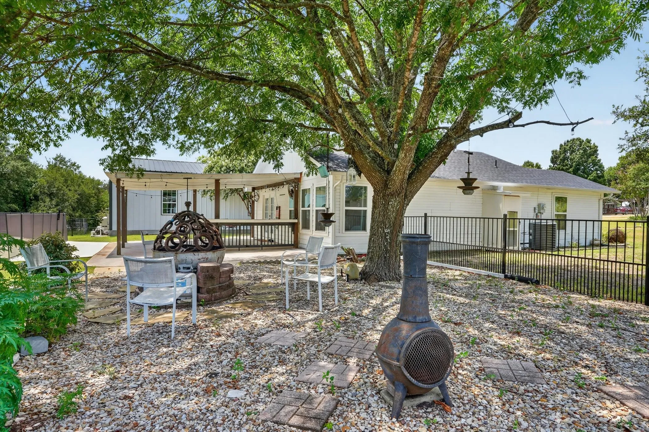 Single Family Residence For Sale in Collin County , 1425 Pioneer Drive, Lowry Crossing, Texas 75069, 2 Bedroom, 1 Bathroom, 2 Garage spaces, 1,400 Sqft, built in 1983, mls#21346172, Real Estate Agent in Lowry Crossing, Homes For Sale in Collin county, Homes For Sale in Lowry Crossing, Realtor in Lowry Crossing Texas, Real Estate Brokerage Independent Realty Texas, Luminita Cordes Realtor