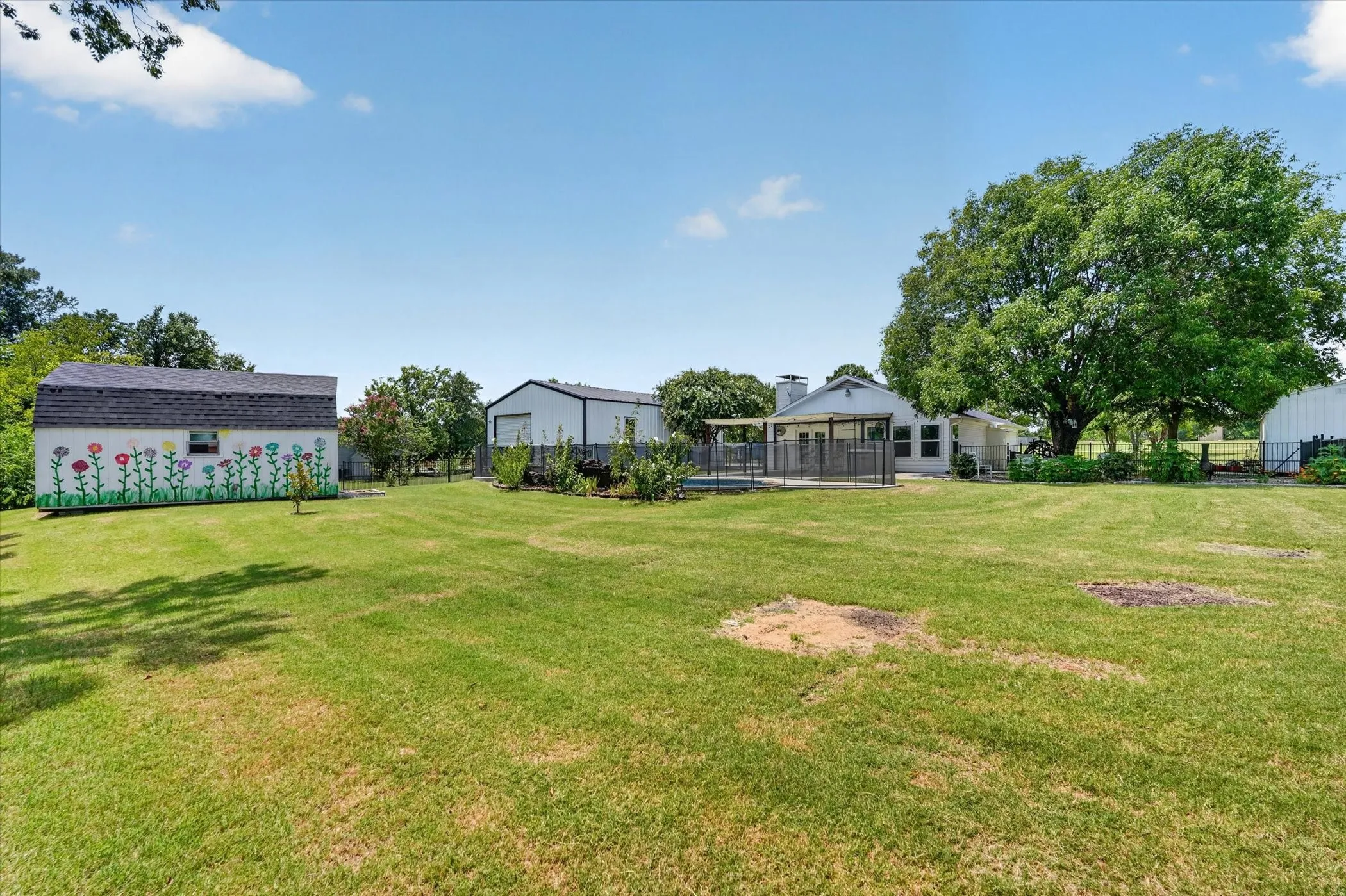 Single Family Residence For Sale in Collin County , 1425 Pioneer Drive, Lowry Crossing, Texas 75069, 2 Bedroom, 1 Bathroom, 2 Garage spaces, 1,400 Sqft, built in 1983, mls#21346172, Real Estate Agent in Lowry Crossing, Homes For Sale in Collin county, Homes For Sale in Lowry Crossing, Realtor in Lowry Crossing Texas, Real Estate Brokerage Independent Realty Texas, Luminita Cordes Realtor