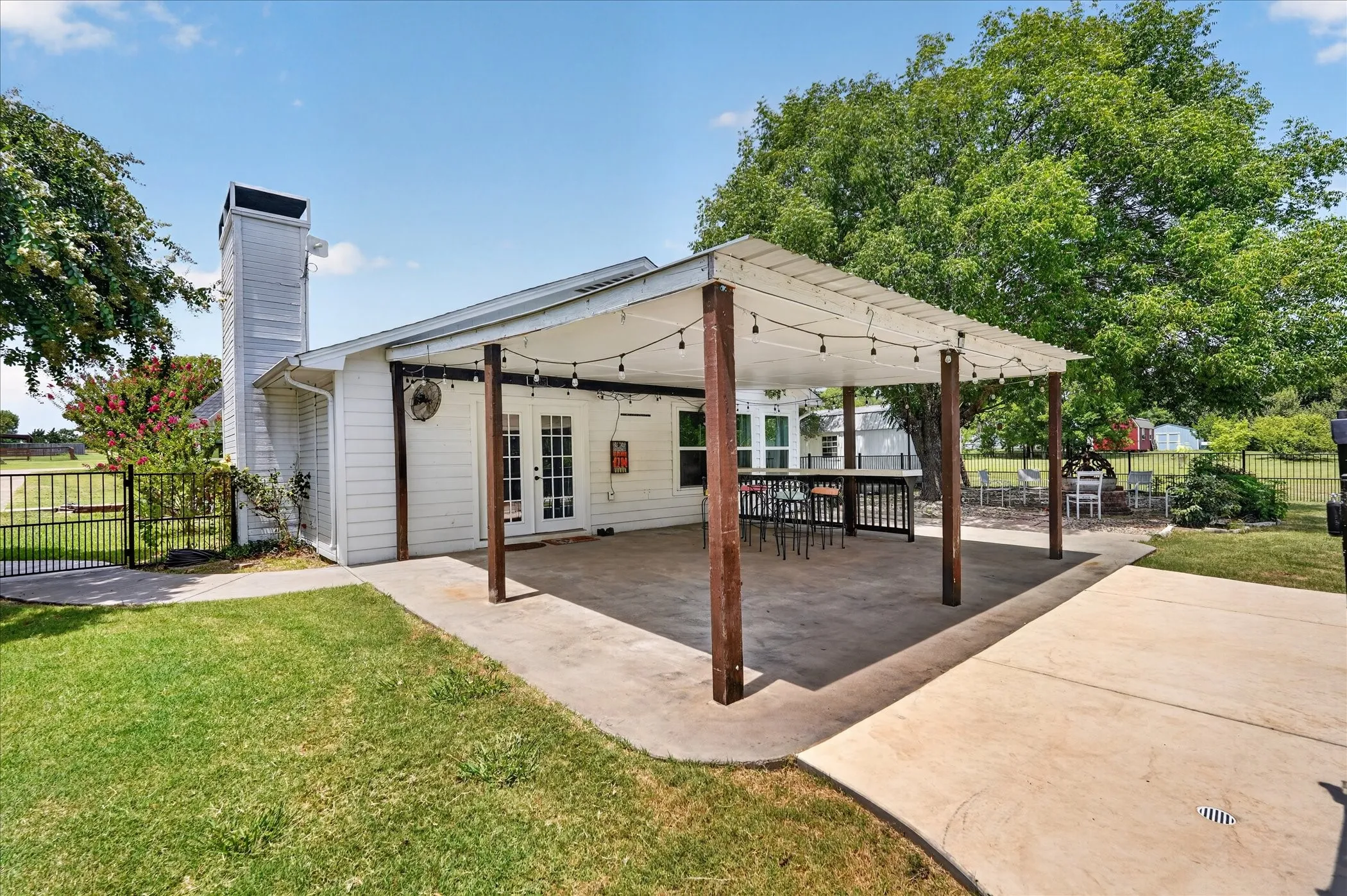 Single Family Residence For Sale in Collin County , 1425 Pioneer Drive, Lowry Crossing, Texas 75069, 2 Bedroom, 1 Bathroom, 2 Garage spaces, 1,400 Sqft, built in 1983, mls#21346172, Real Estate Agent in Lowry Crossing, Homes For Sale in Collin county, Homes For Sale in Lowry Crossing, Realtor in Lowry Crossing Texas, Real Estate Brokerage Independent Realty Texas, Luminita Cordes Realtor