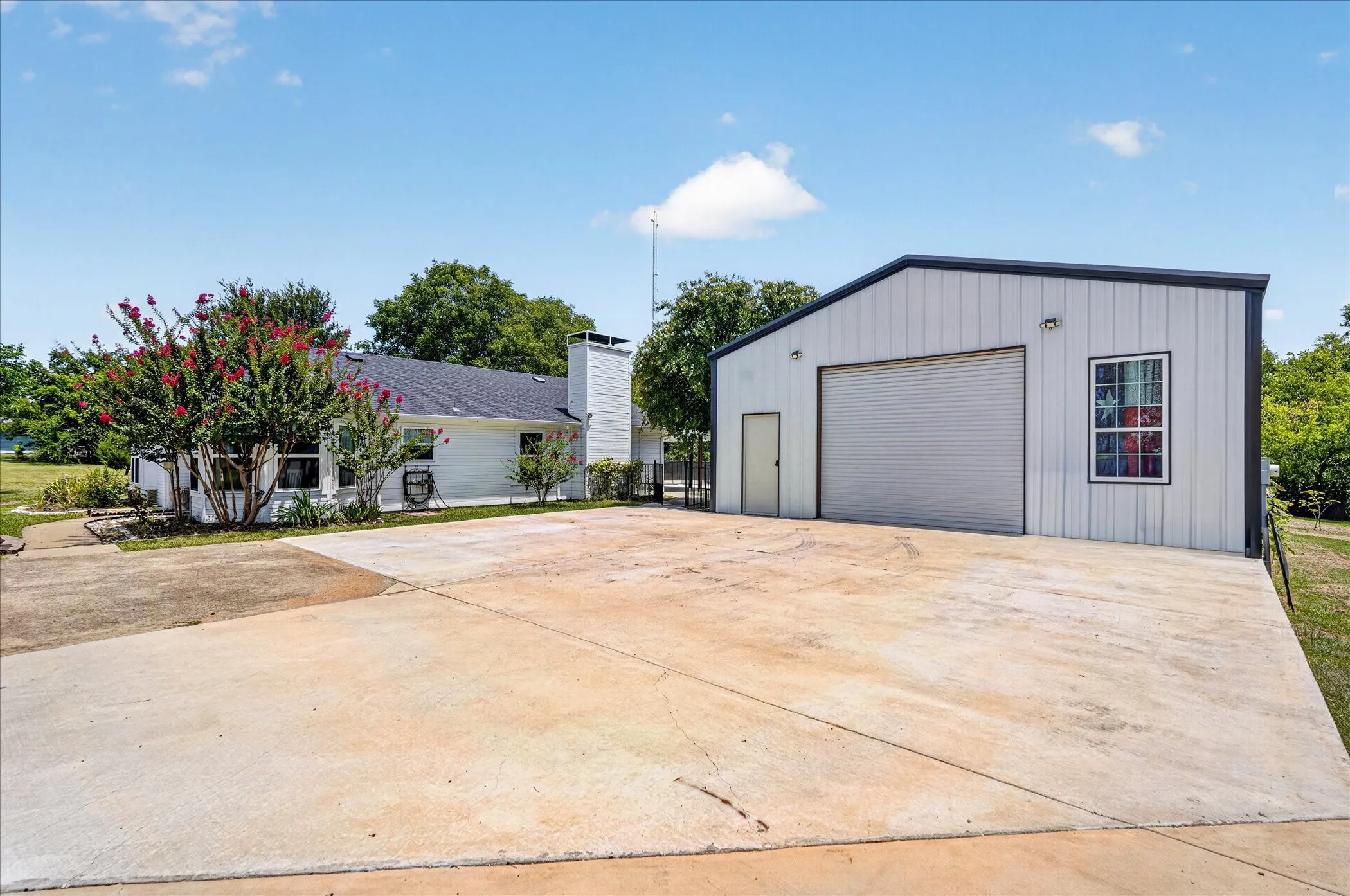 Single Family Residence For Sale in Collin County , 1425 Pioneer Drive, Lowry Crossing, Texas 75069, 2 Bedroom, 1 Bathroom, 2 Garage spaces, 1,400 Sqft, built in 1983, mls#21346172, Real Estate Agent in Lowry Crossing, Homes For Sale in Collin county, Homes For Sale in Lowry Crossing, Realtor in Lowry Crossing Texas, Real Estate Brokerage Independent Realty Texas, Luminita Cordes Realtor